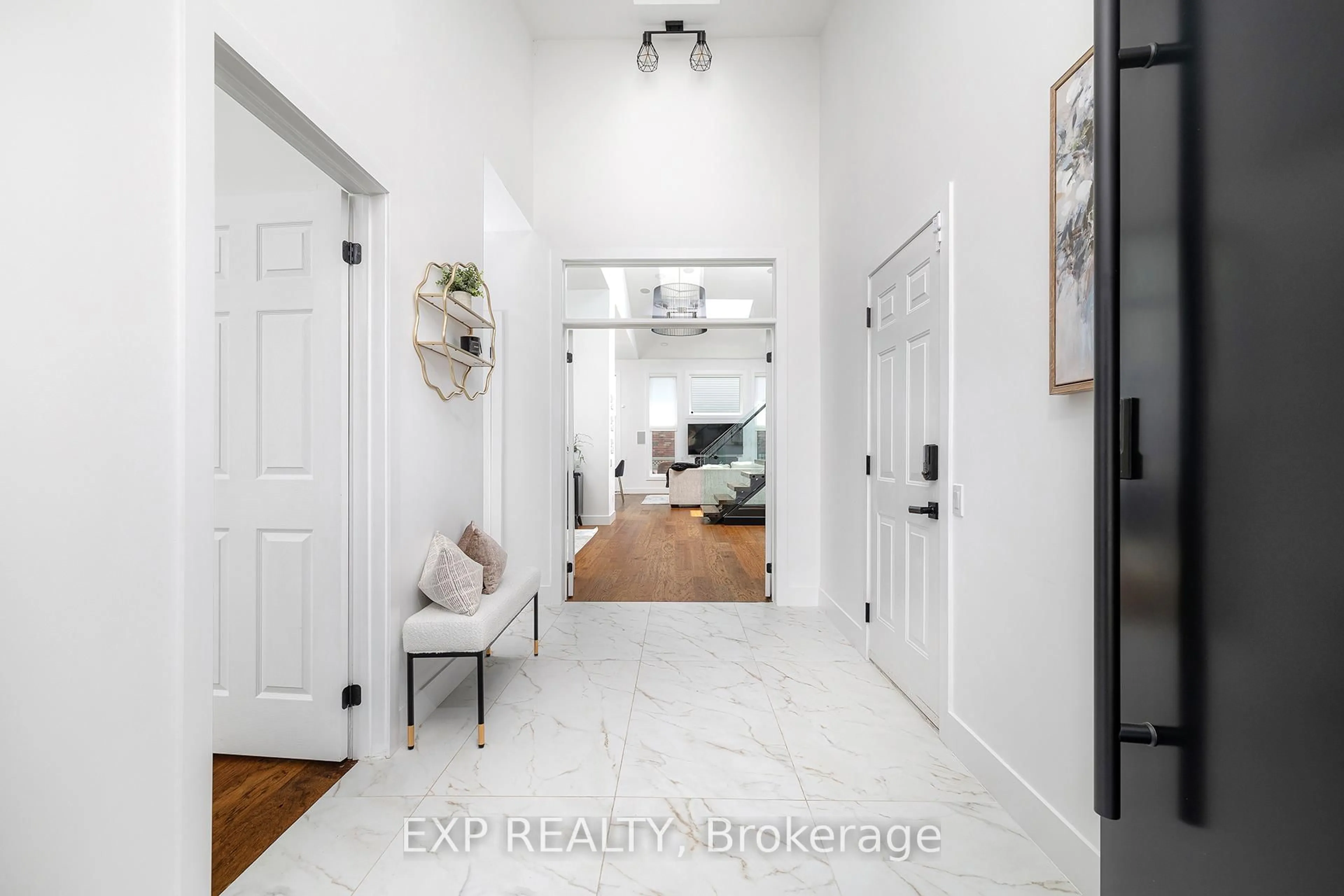 Indoor entryway for 2559 Armour Cres, Burlington Ontario L7M 4T4