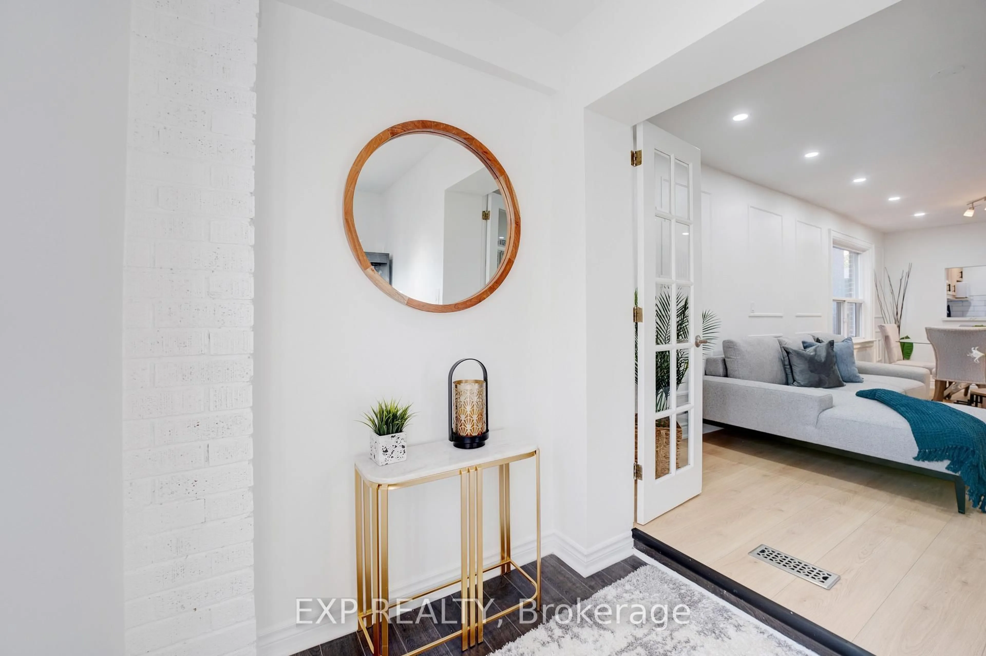 Indoor entryway for 173 Kane Ave, Toronto Ontario M6M 3N4