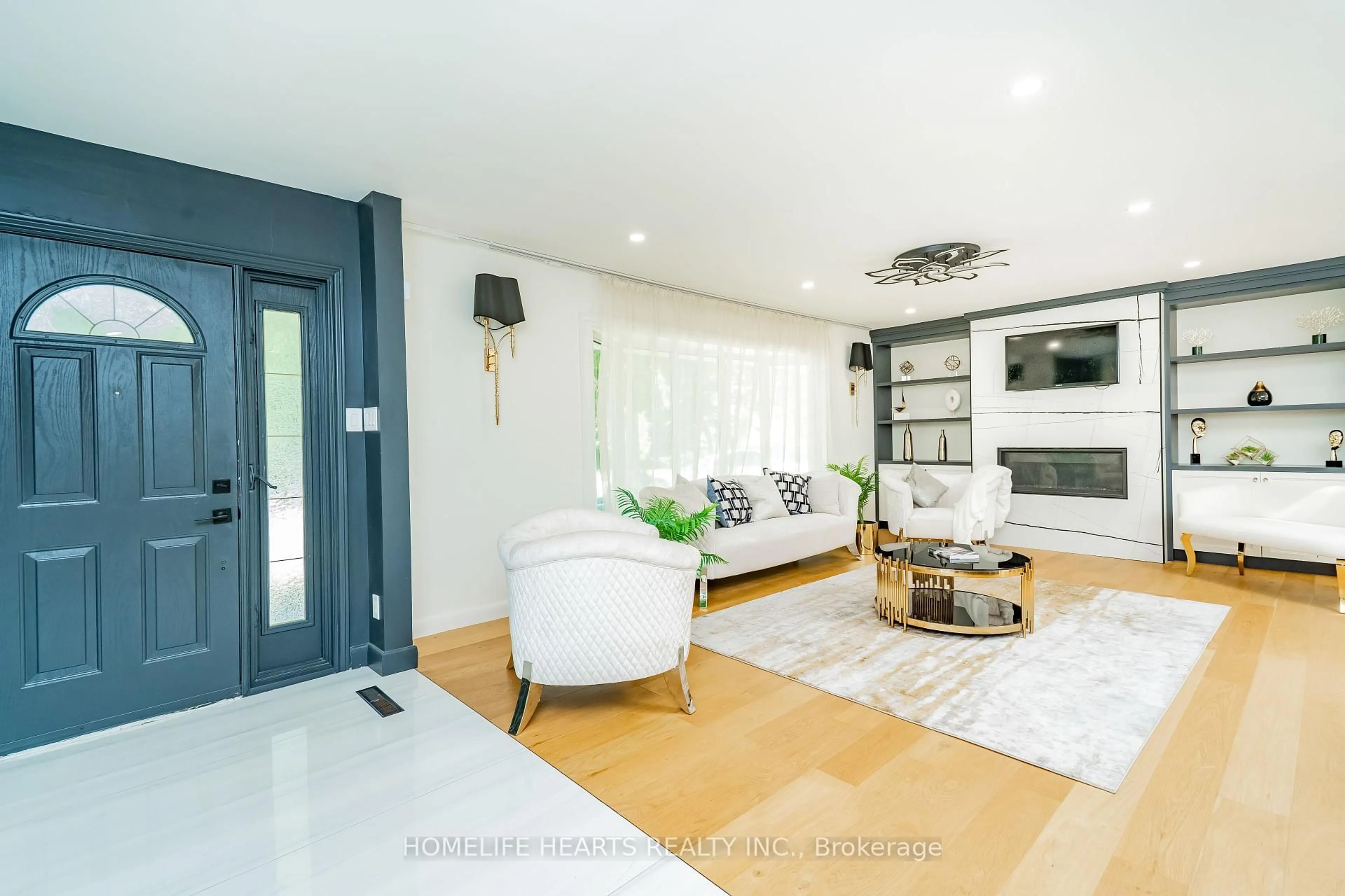 Living room with furniture, unknown for 271 Wedgewood Dr, Oakville Ontario L6J 4R6