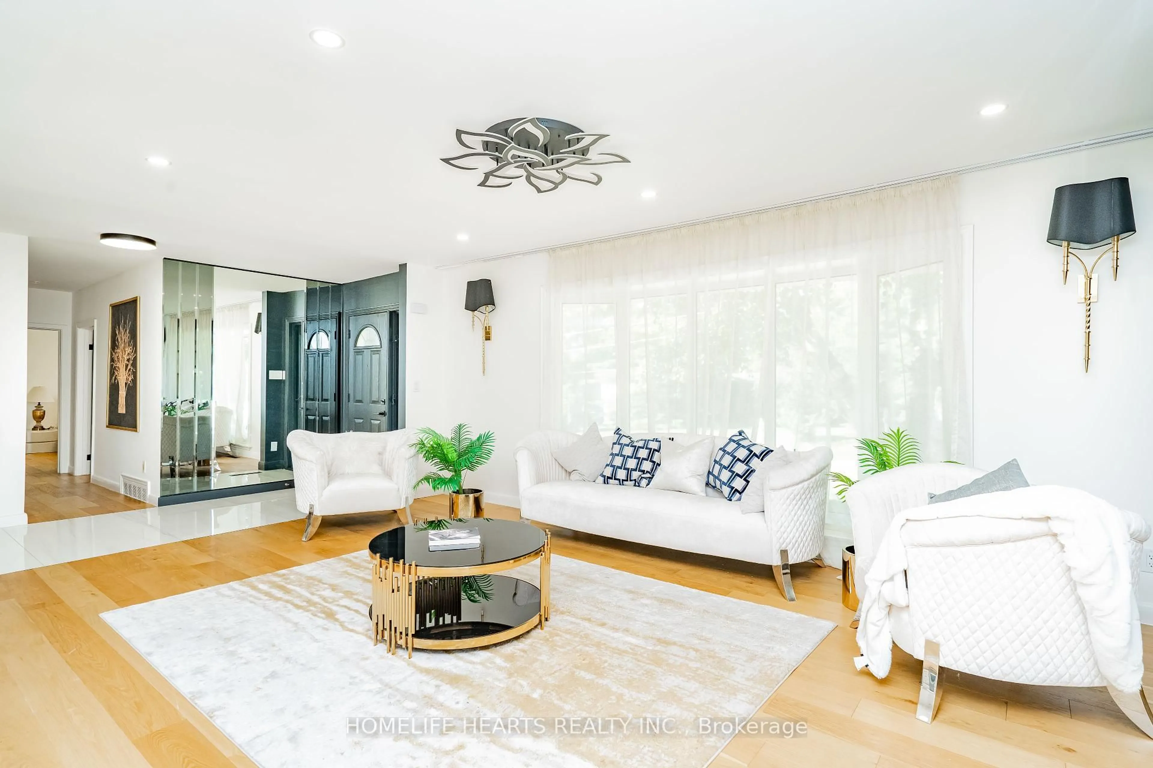 Living room with furniture, unknown for 271 Wedgewood Dr, Oakville Ontario L6J 4R6