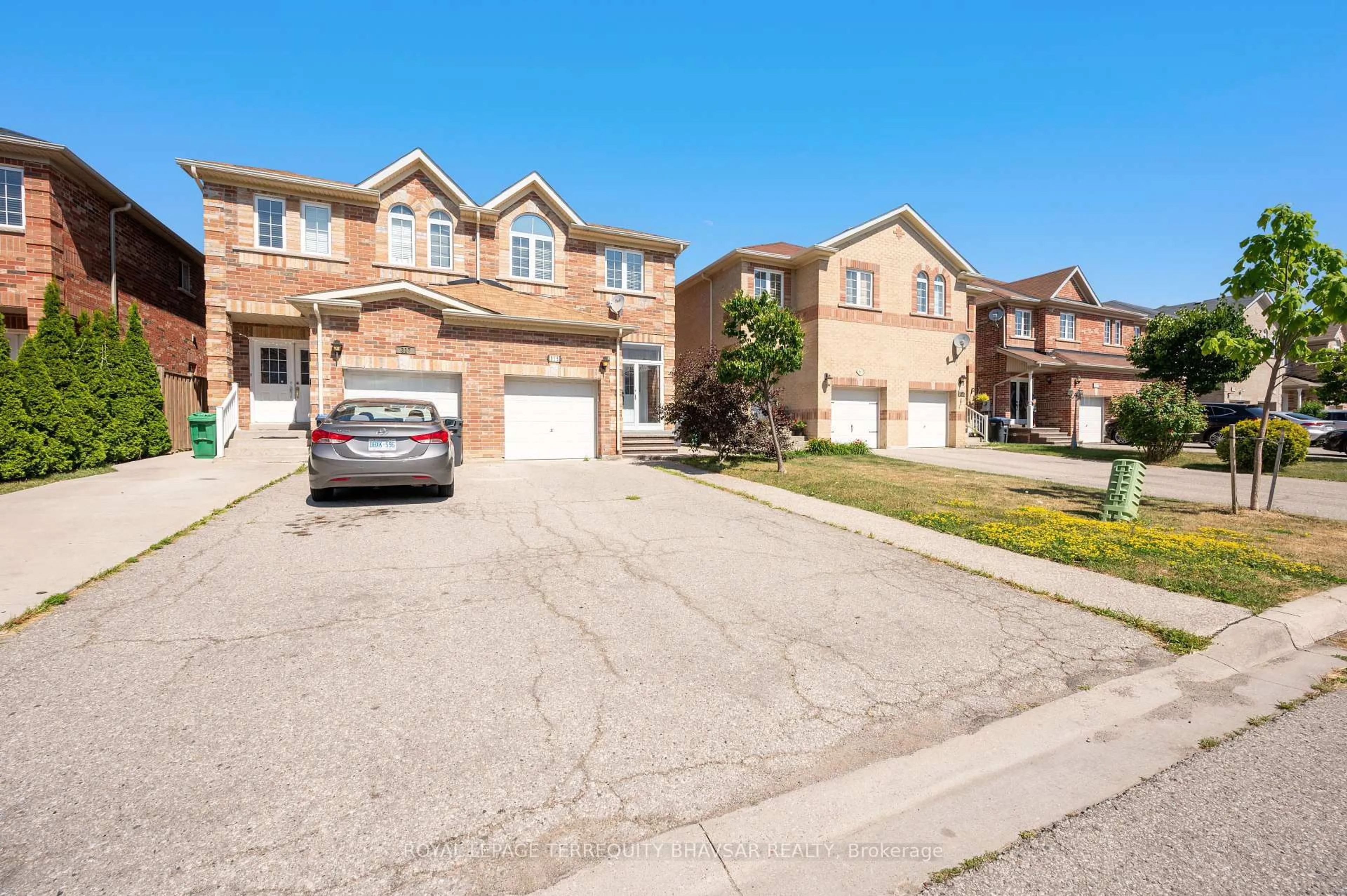 Home with brick exterior material, street for 315 Comiskey Cres, Mississauga Ontario L5W 0C5