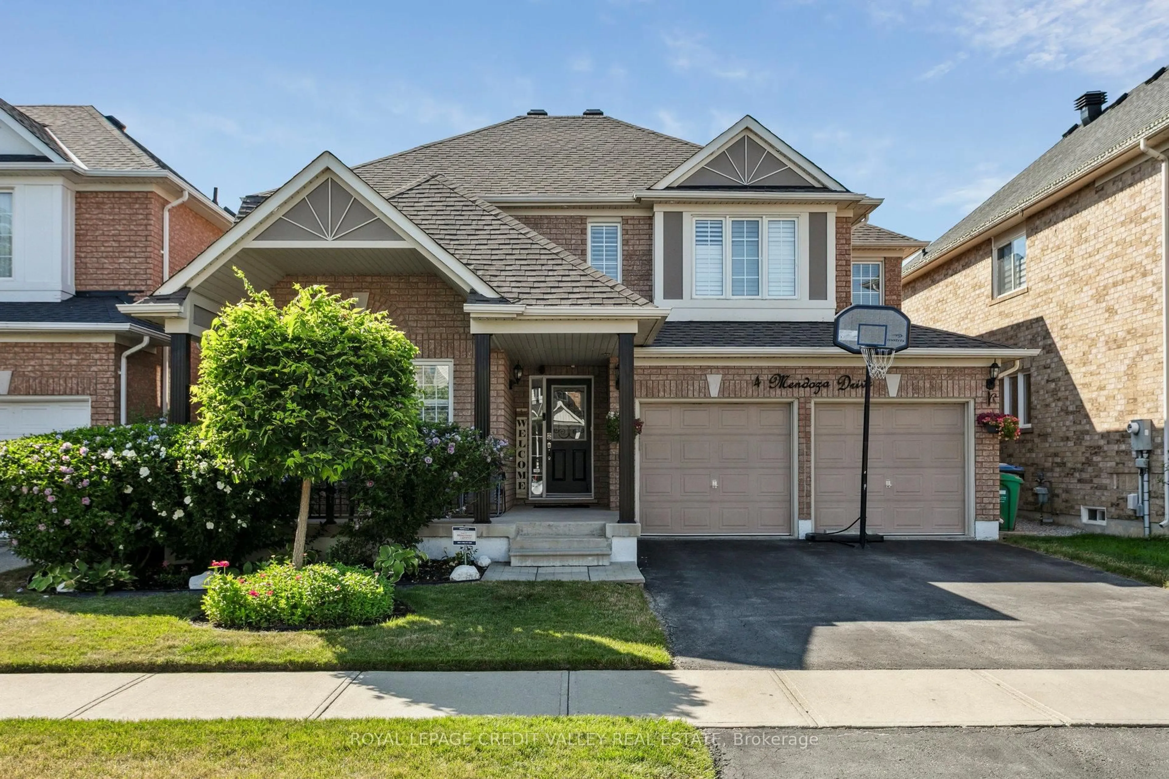 Home with brick exterior material, street for 4 Mendoza Dr, Brampton Ontario L7A 3M3