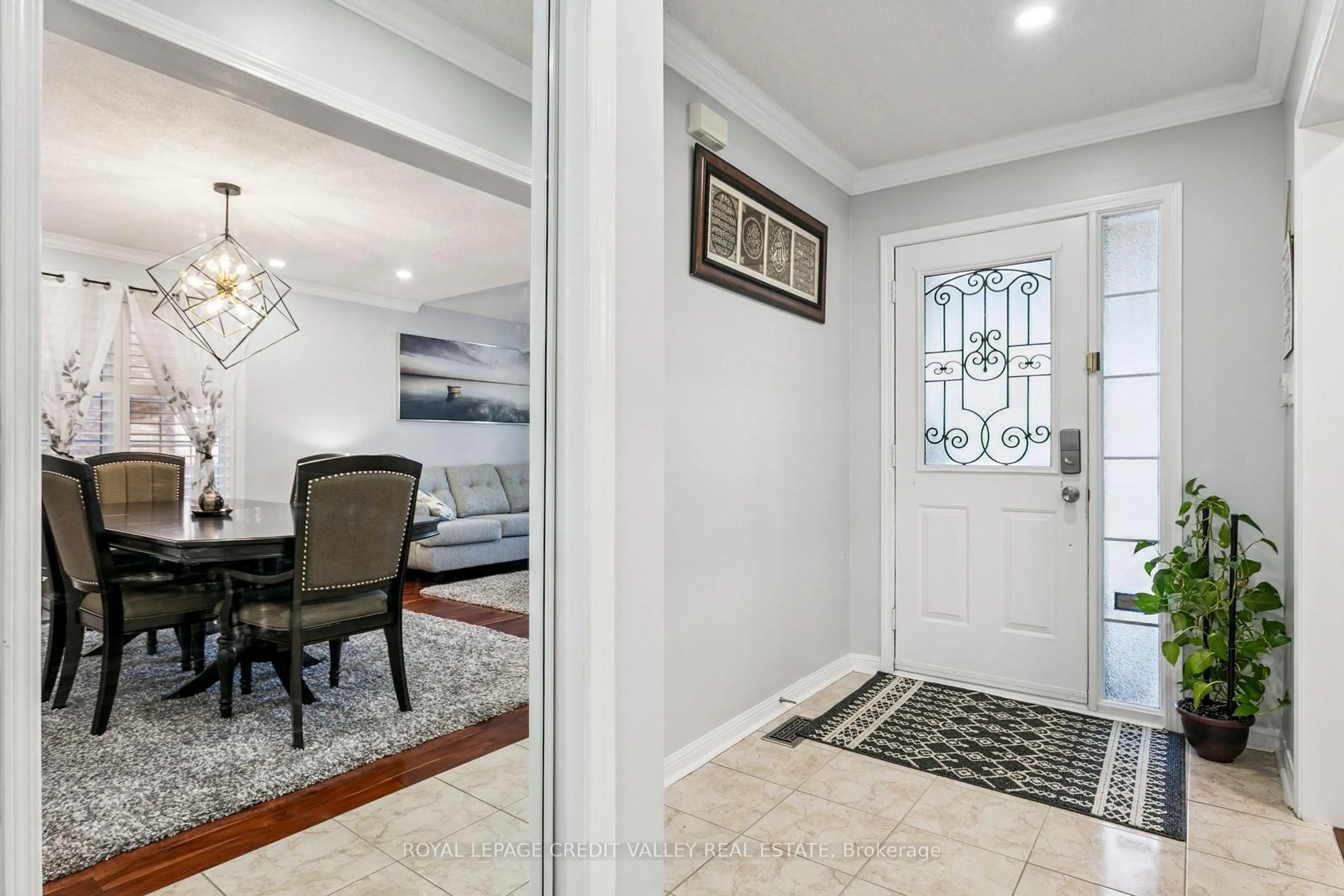 Indoor entryway for 4 Mendoza Dr, Brampton Ontario L7A 3M3