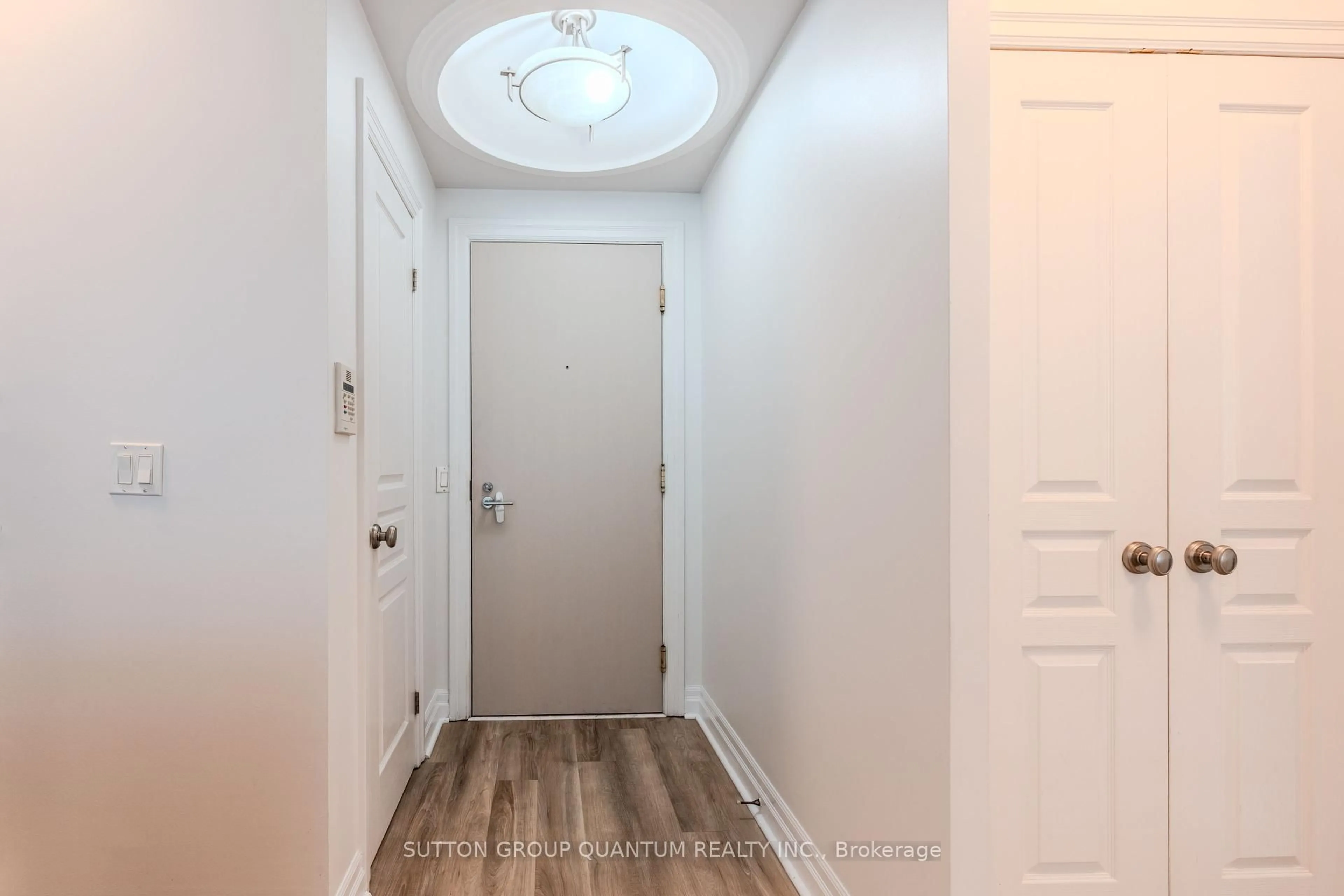 Indoor entryway for 2087 Lake Shore Blvd #706, Toronto Ontario M8V 4G3