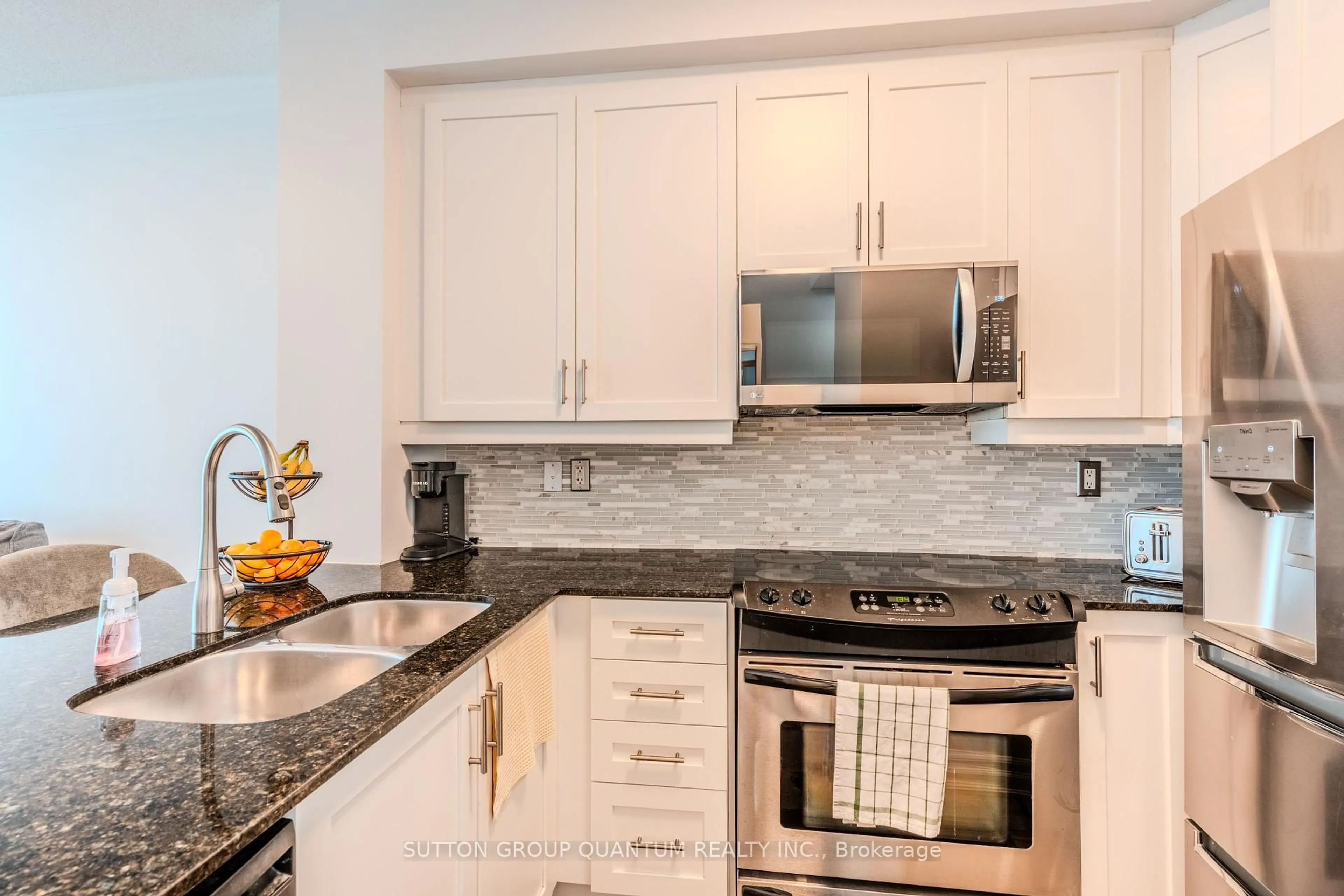Standard kitchen, ceramic/tile floor for 2087 Lake Shore Blvd #706, Toronto Ontario M8V 4G3