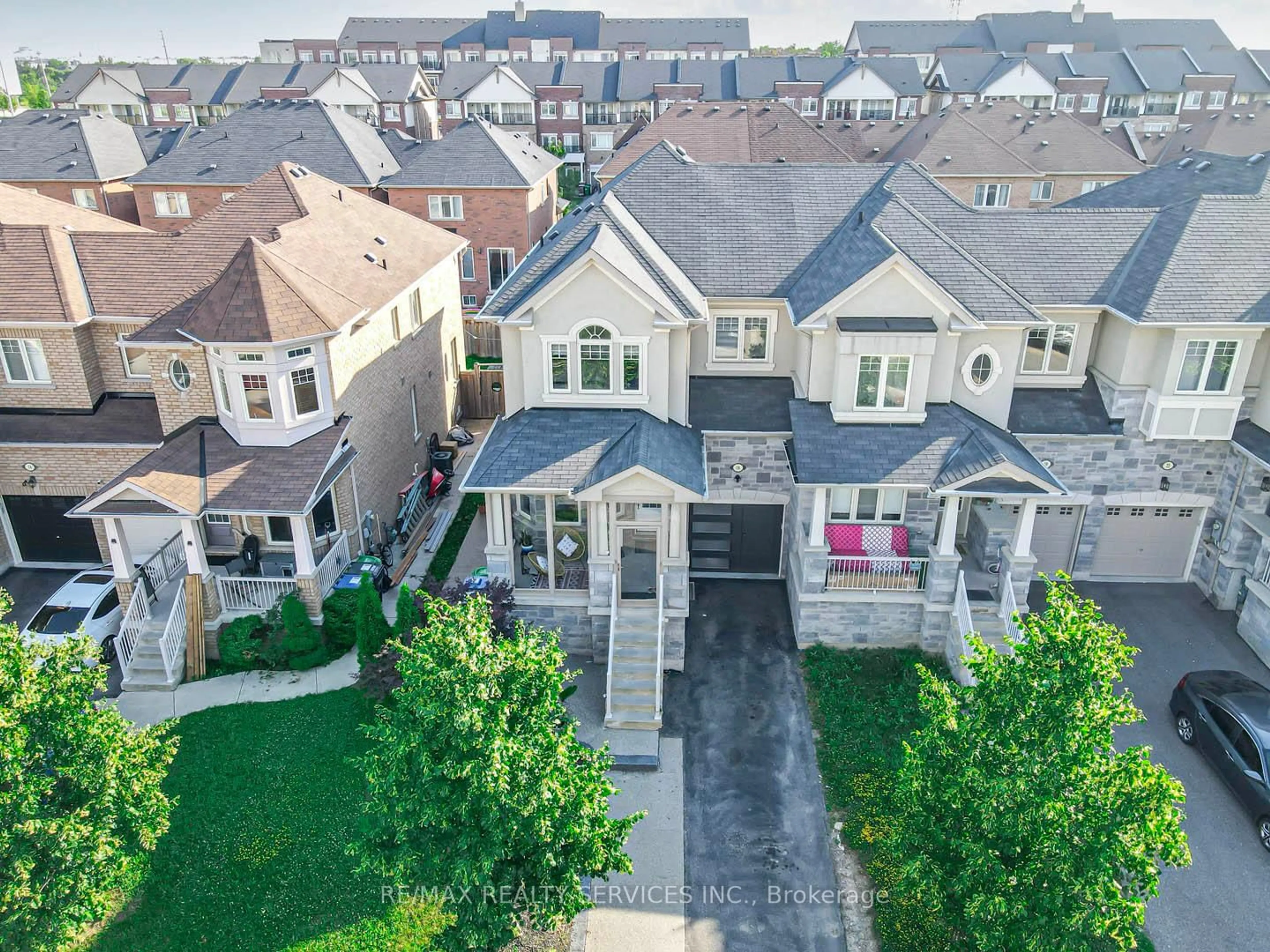 A pic from outside/outdoor area/front of a property/back of a property/a pic from drone, street for 18 Merrickville Way, Brampton Ontario L6Y 0V8