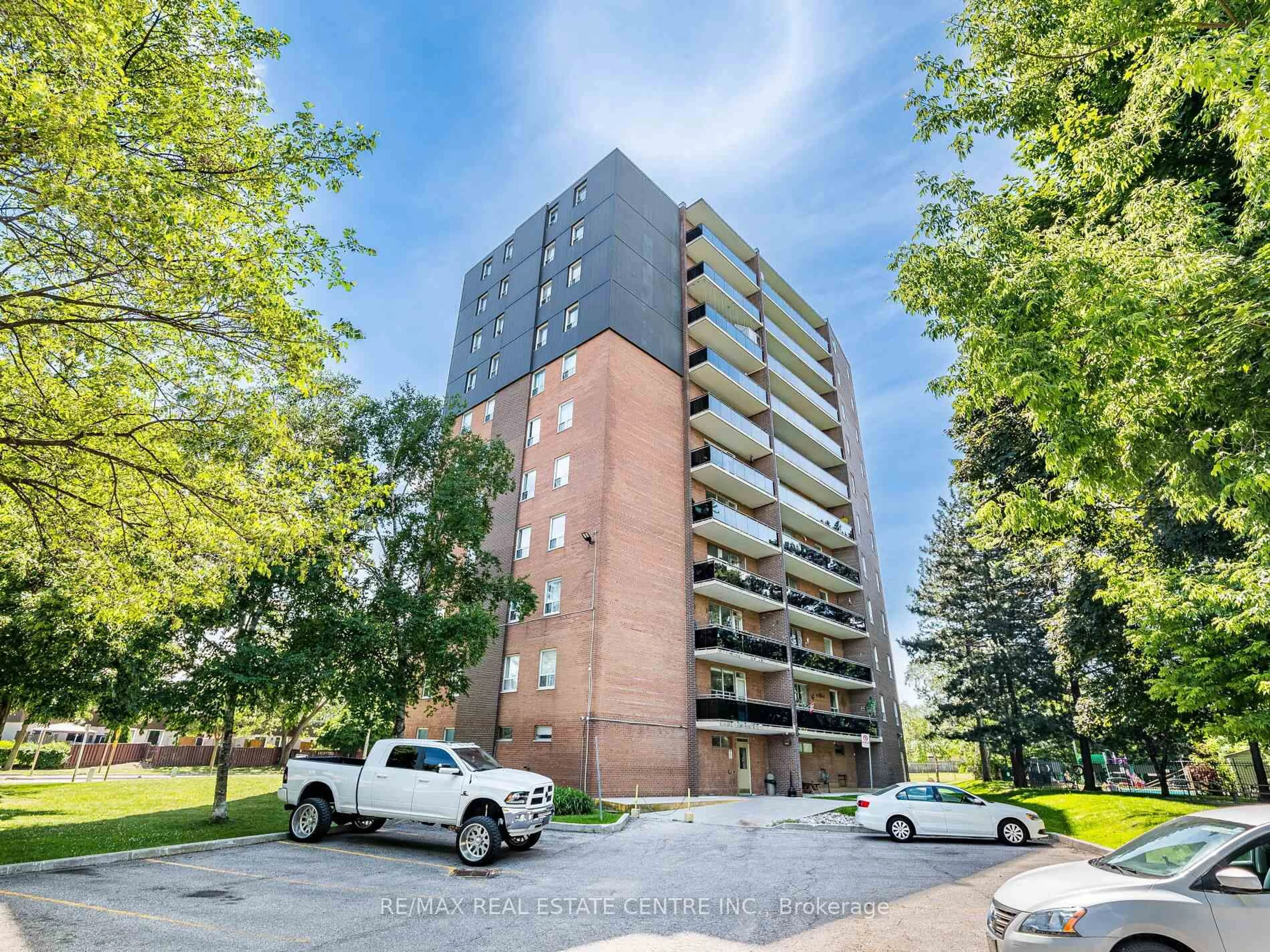 A pic from outside/outdoor area/front of a property/back of a property/a pic from drone, building for 3145 Queen Frederica Dr #602, Mississauga Ontario L4Y 3A7