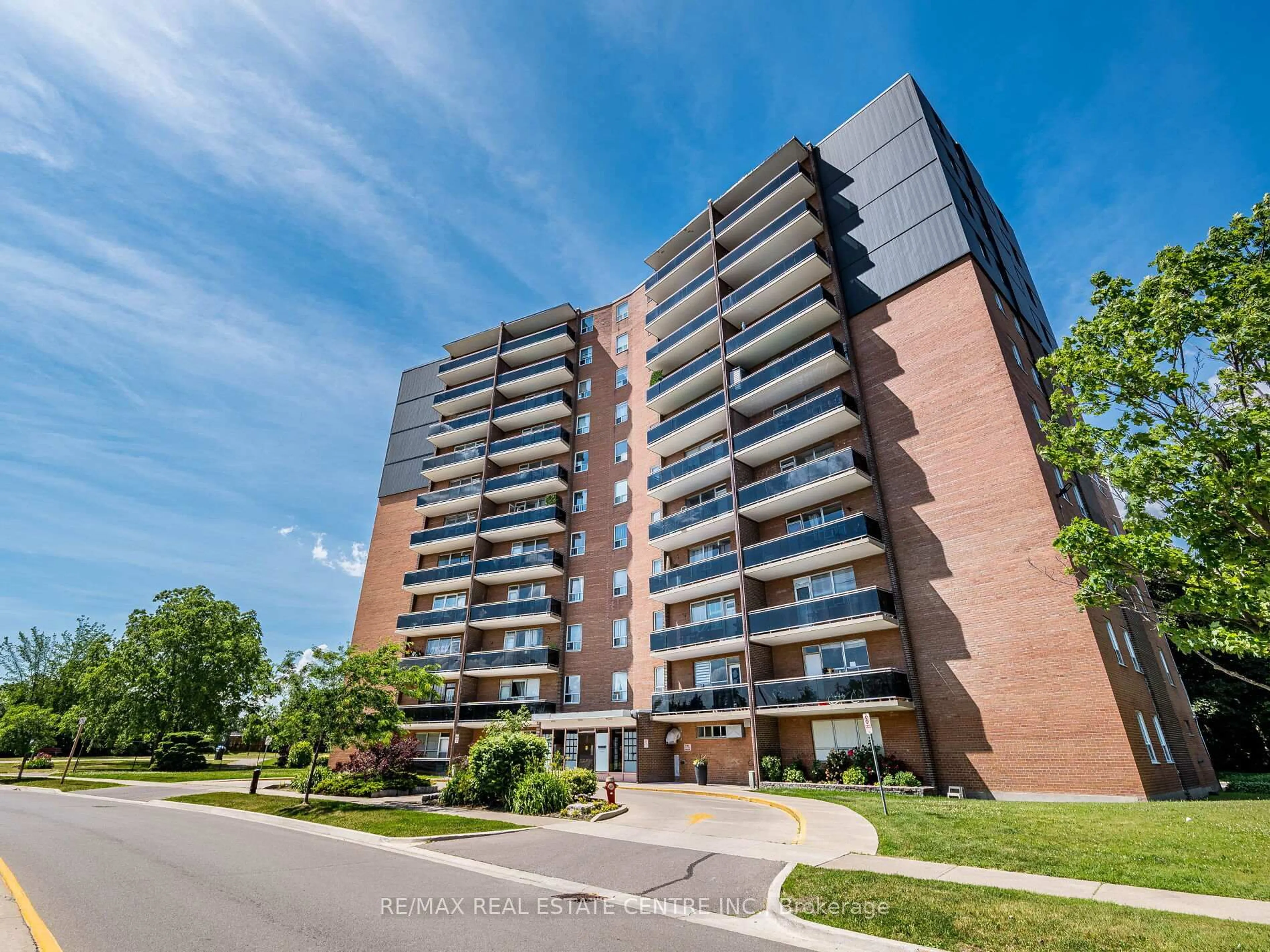 A pic from outside/outdoor area/front of a property/back of a property/a pic from drone, building for 3145 Queen Frederica Dr #602, Mississauga Ontario L4Y 3A7