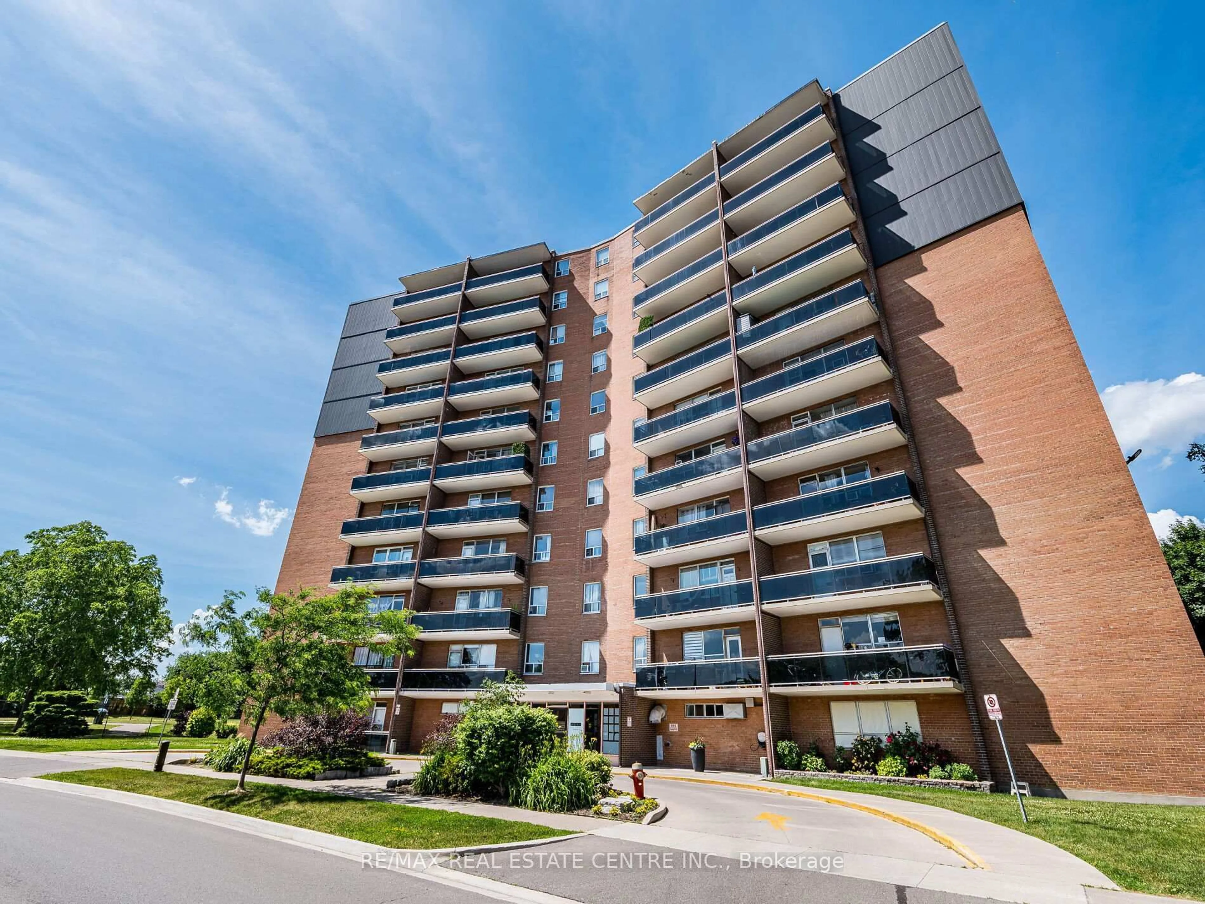 Home with brick exterior material, building for 3145 Queen Frederica Dr #602, Mississauga Ontario L4Y 3A7