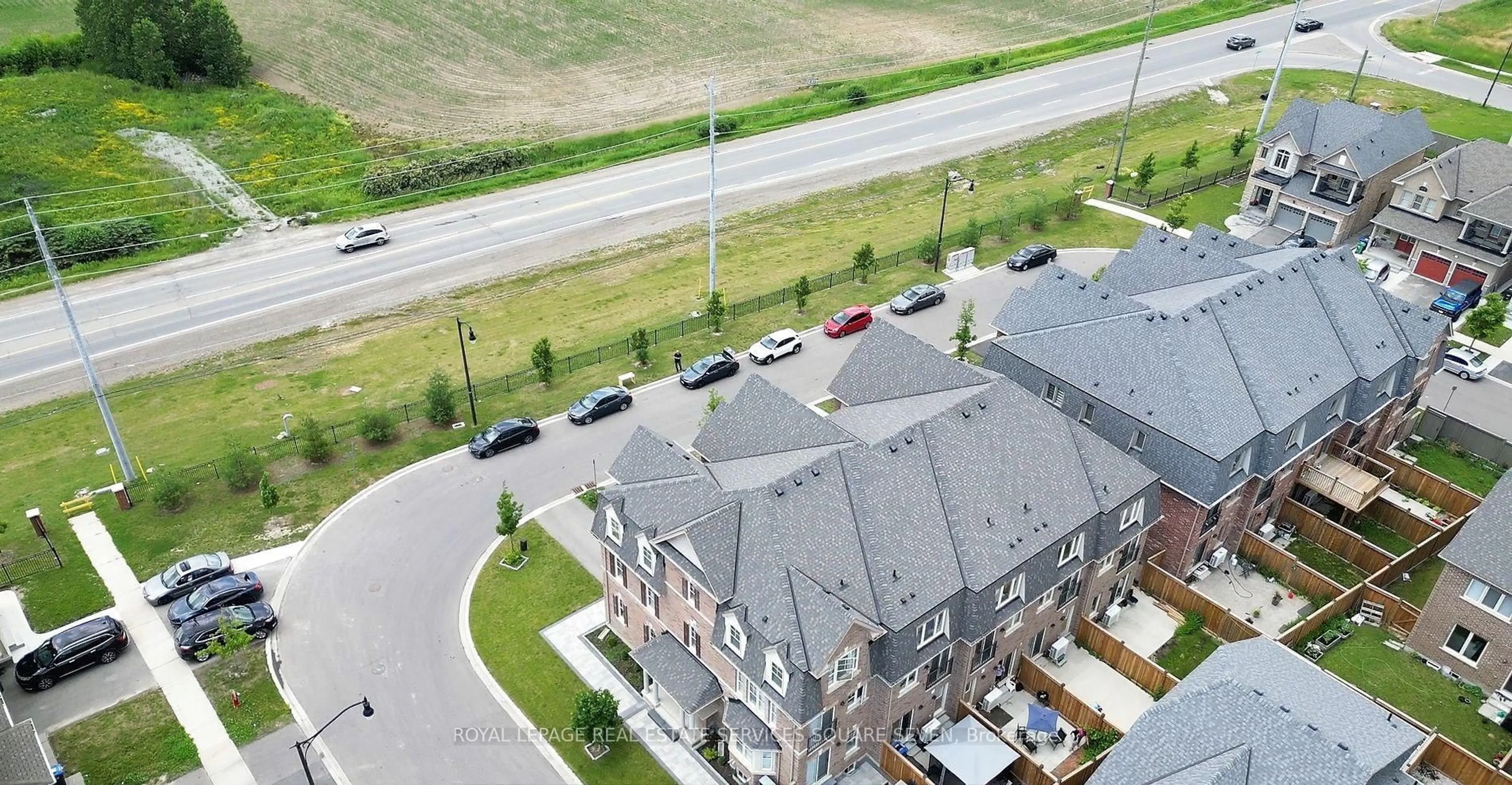 A pic from outside/outdoor area/front of a property/back of a property/a pic from drone, street for 27 Pennycross Cres #3, Brampton Ontario L7A 4M1