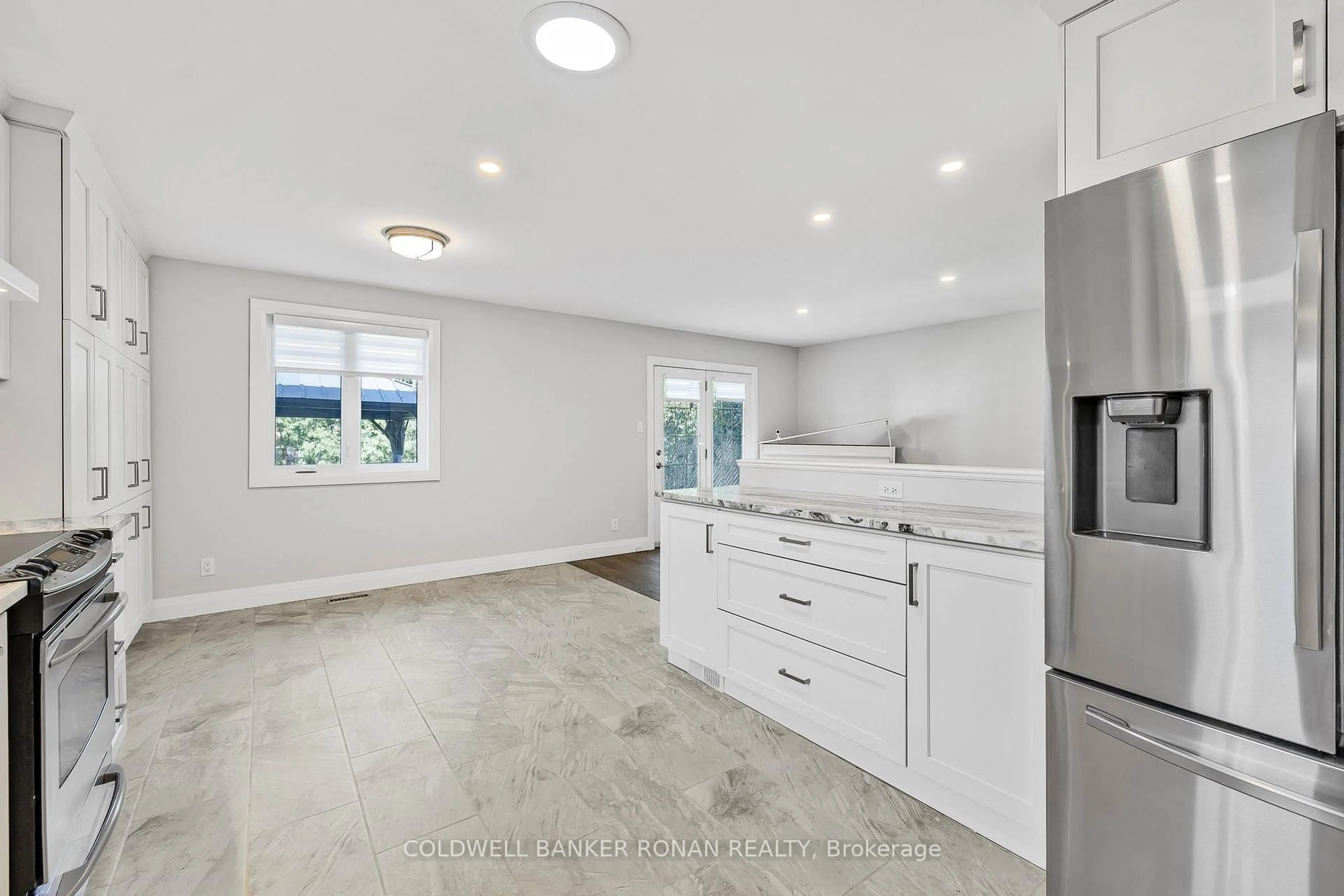 Open concept kitchen, ceramic/tile floor for 170 Burbank Cres, Orangeville Ontario L9W 3H8