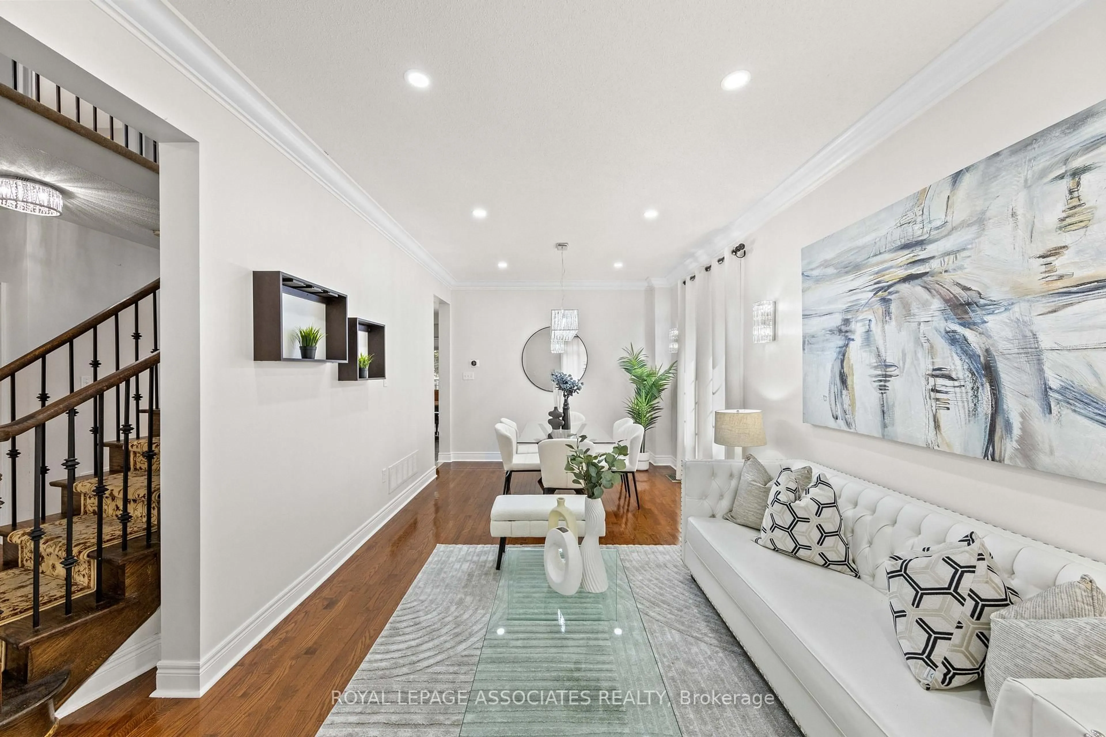 Indoor entryway for 13 Laurentide Cres, Brampton Ontario L6P 1Y4