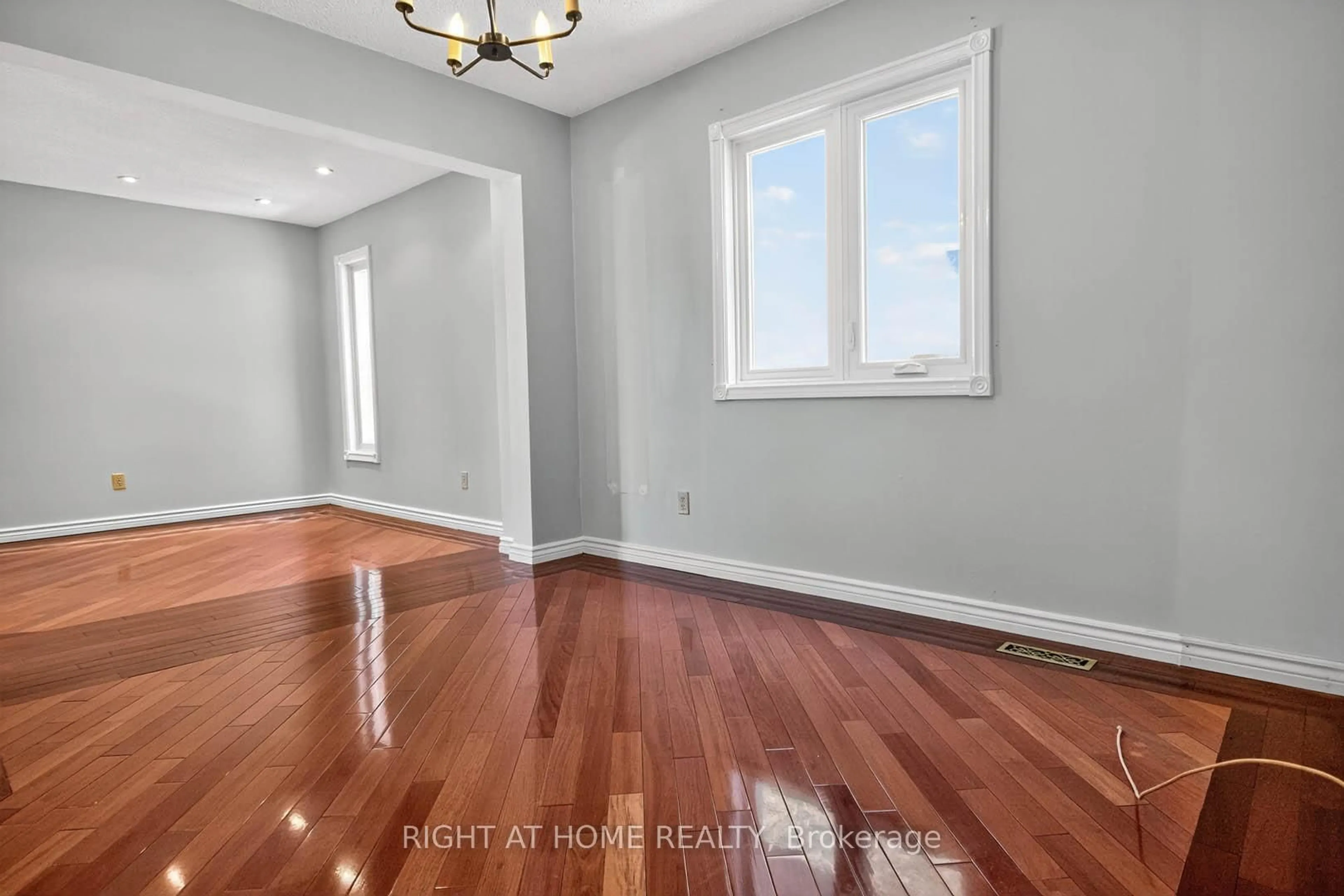 A pic of a room for 6358 Longspur Rd, Mississauga Ontario L5N 6H1
