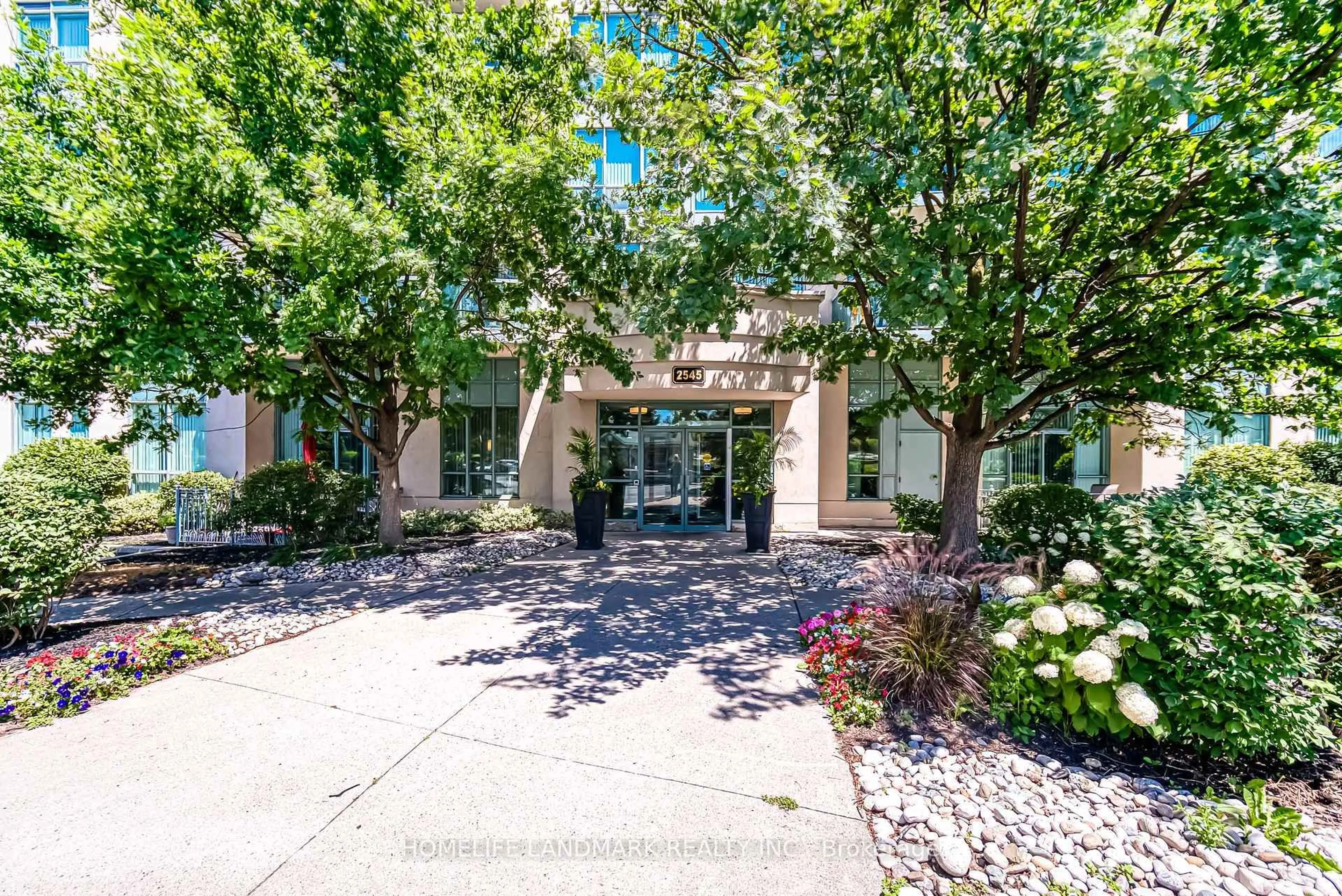 Indoor foyer for 2545 Erin Centre Blvd #908, Mississauga Ontario L5M 6Z9