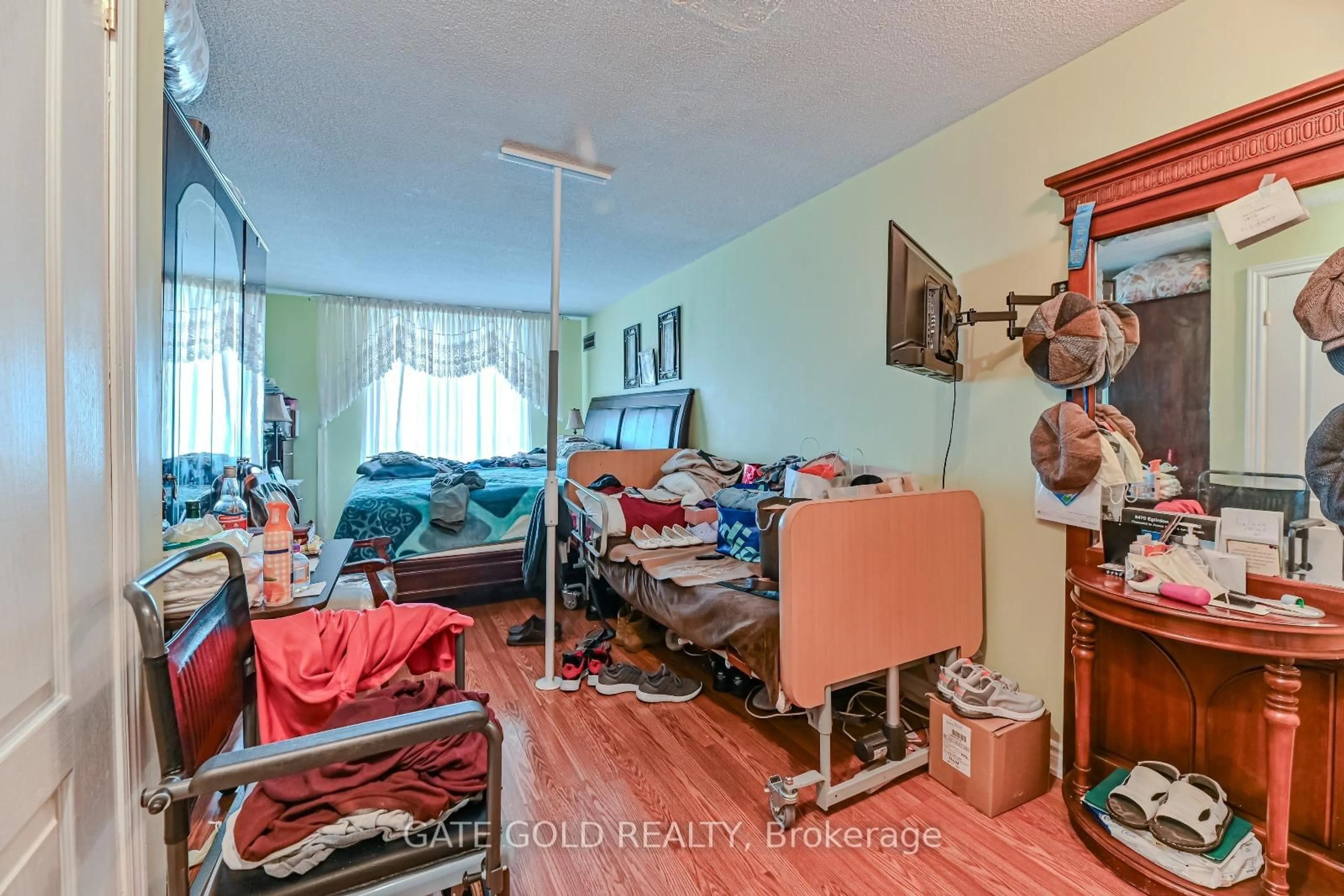 A pic of a room for 2470 Eglinton Ave #706, Toronto Ontario M6M 5E7