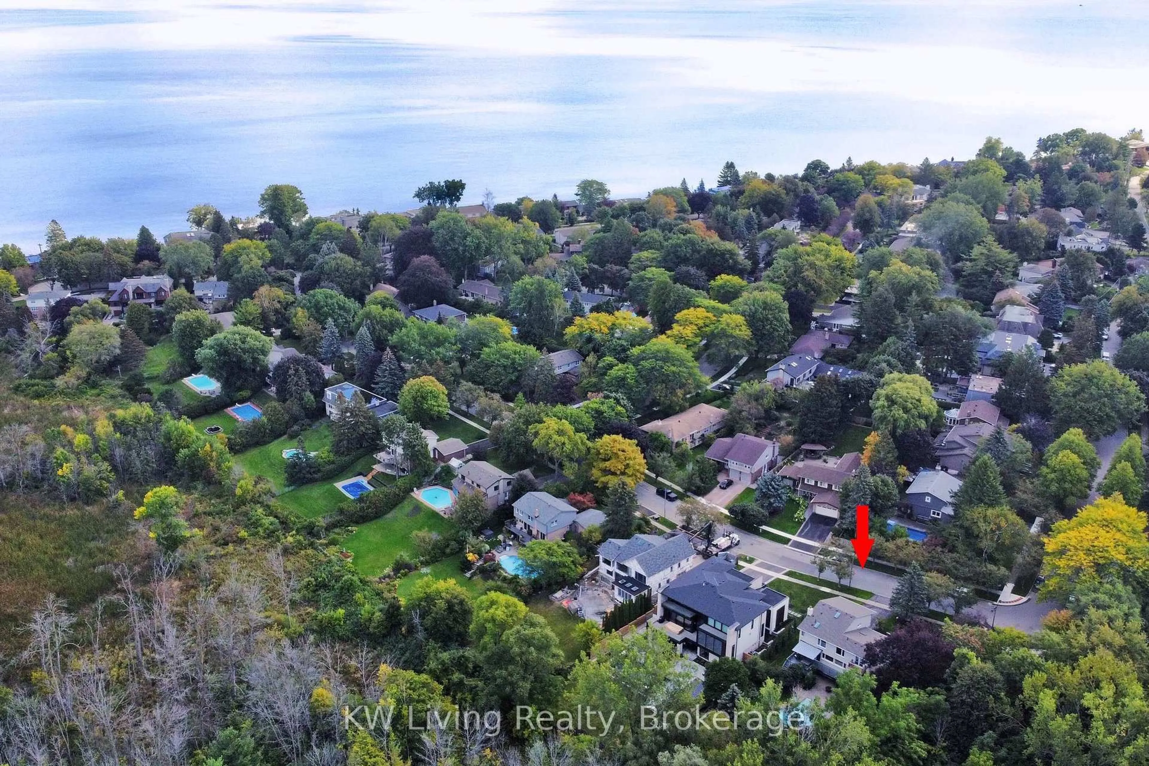 A pic from outside/outdoor area/front of a property/back of a property/a pic from drone, water/lake/river/ocean view for 1280 Watersedge Rd, Mississauga Ontario L5J 1A1