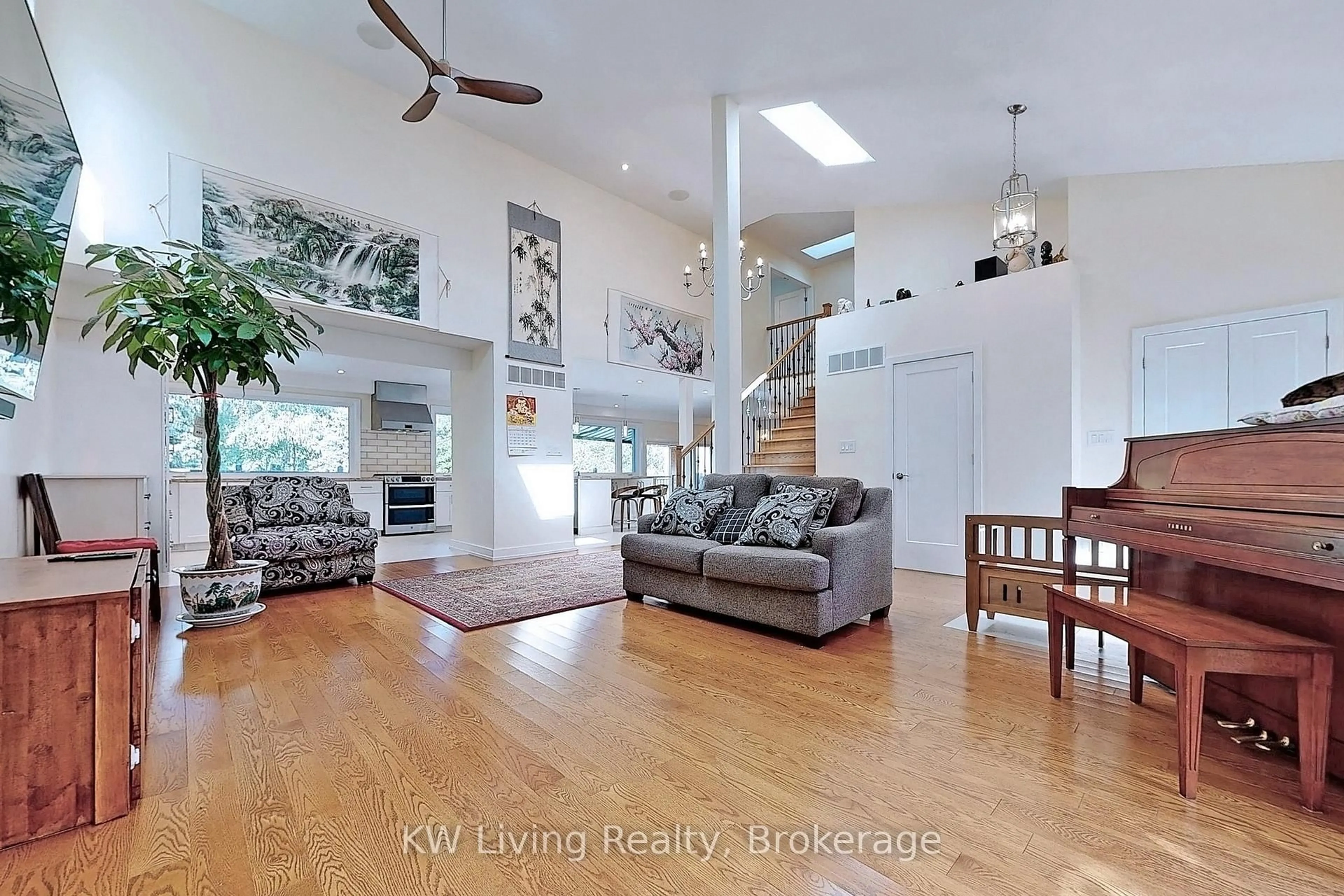 Living room with furniture, unknown for 1280 Watersedge Rd, Mississauga Ontario L5J 1A1
