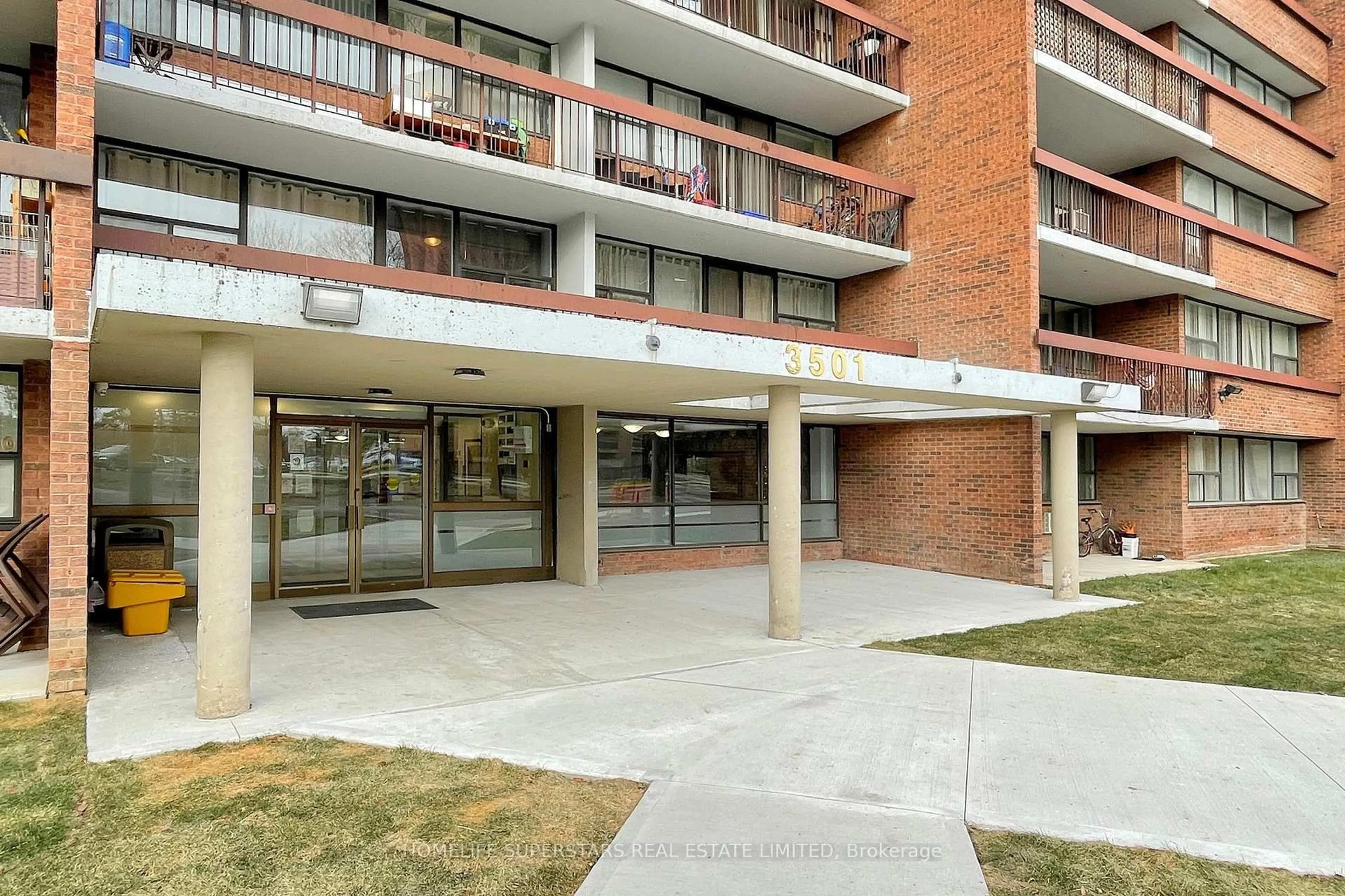 Indoor foyer for 3501 Glen Erin Dr #605, Mississauga Ontario L5L 2E9
