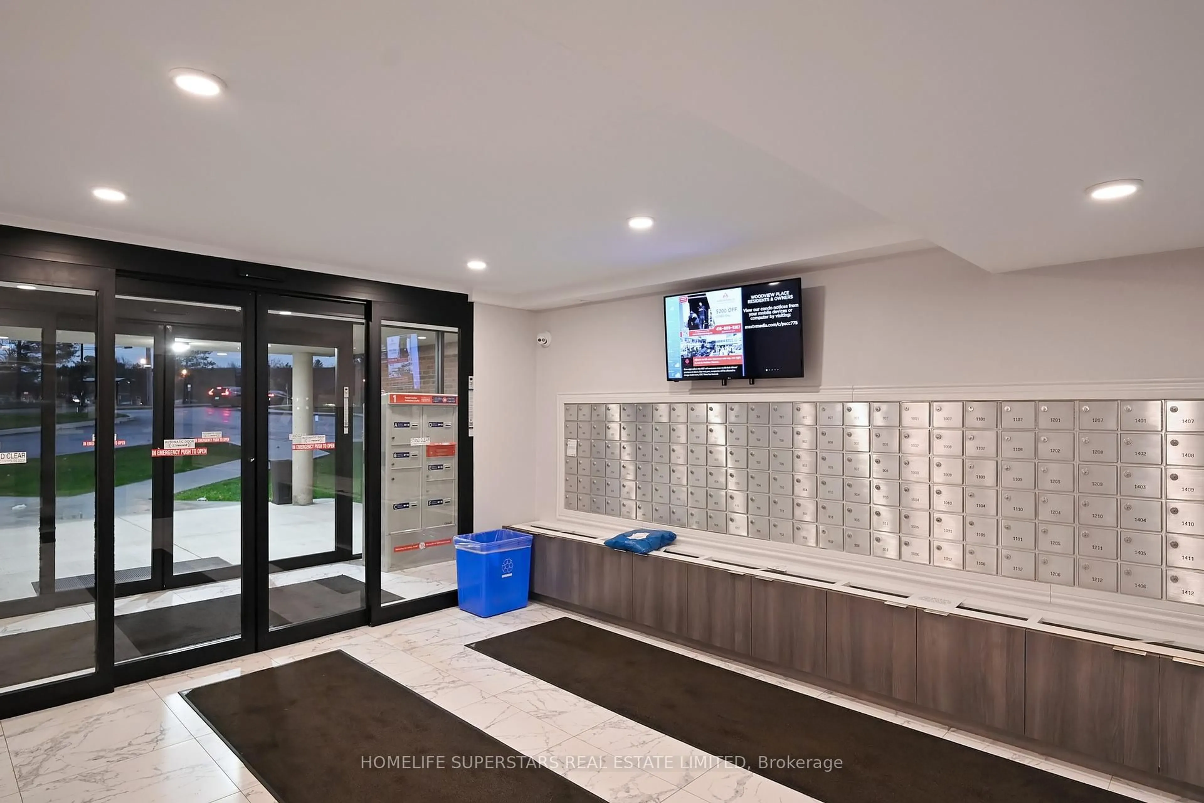 Indoor foyer for 3501 Glen Erin Dr #605, Mississauga Ontario L5L 2E9