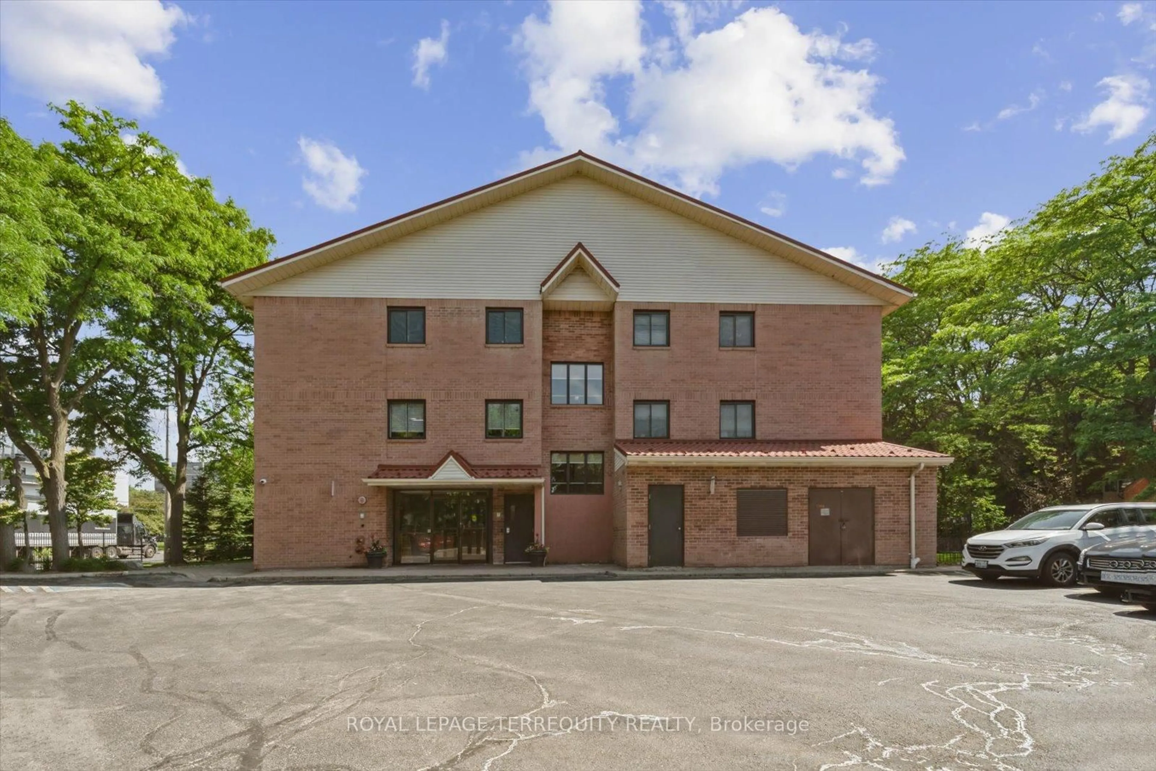 Unknown for 1275 Cornerbrook Pl #208, Mississauga Ontario L5C 3J3