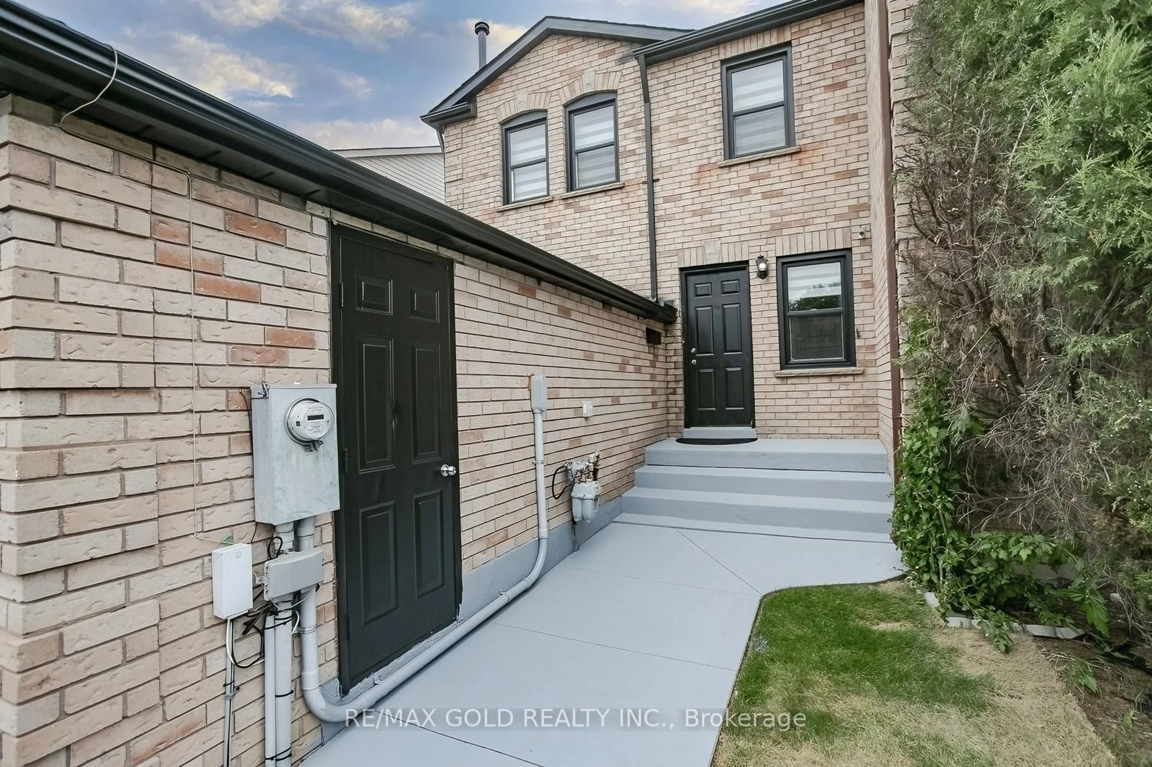 Home with brick exterior material, street for 59 Cutters Cres, Brampton Ontario L6Y 4M2