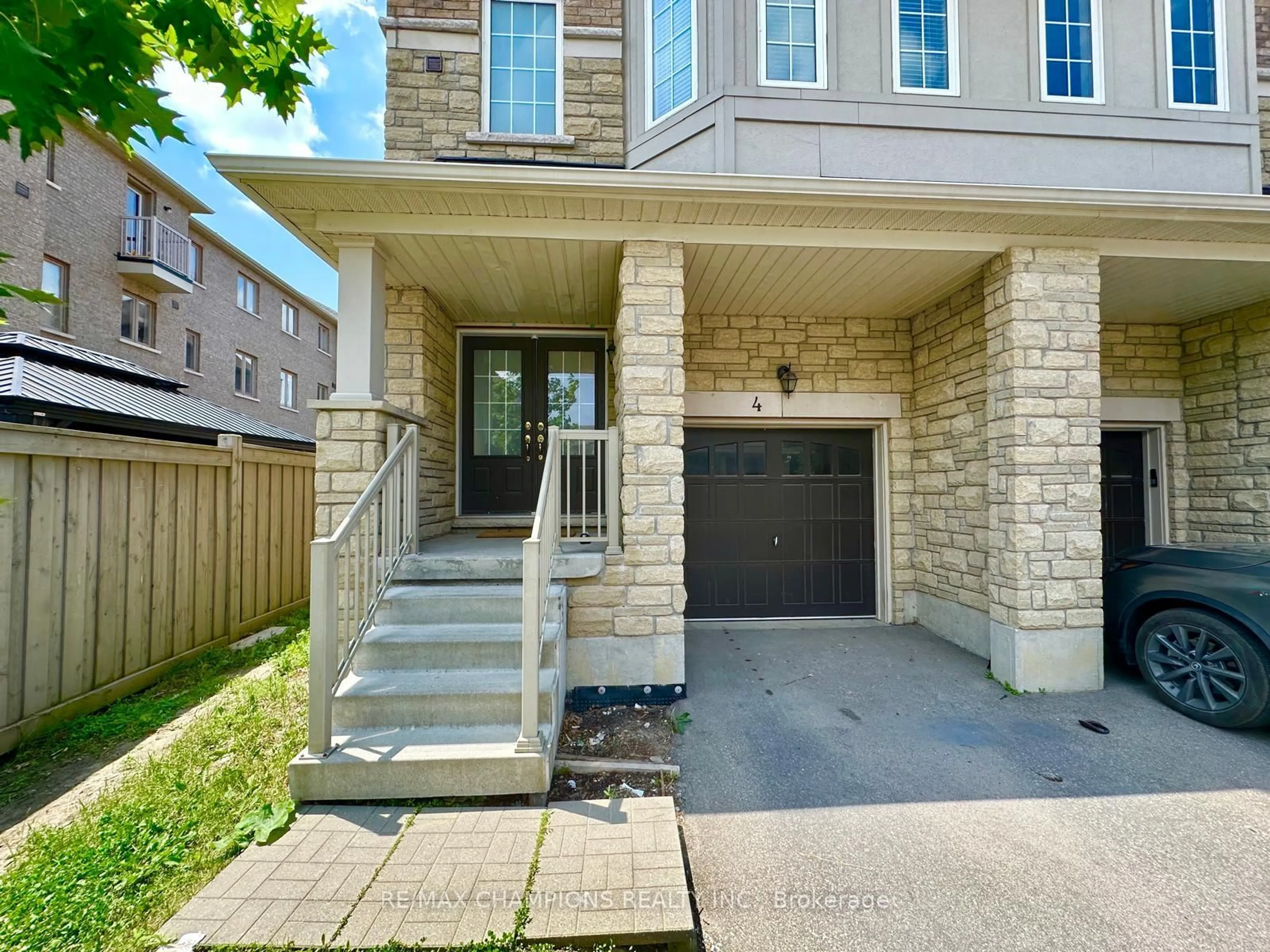 Unknown for 4 Hobart Gdns, Brampton Ontario L6Z 0J1
