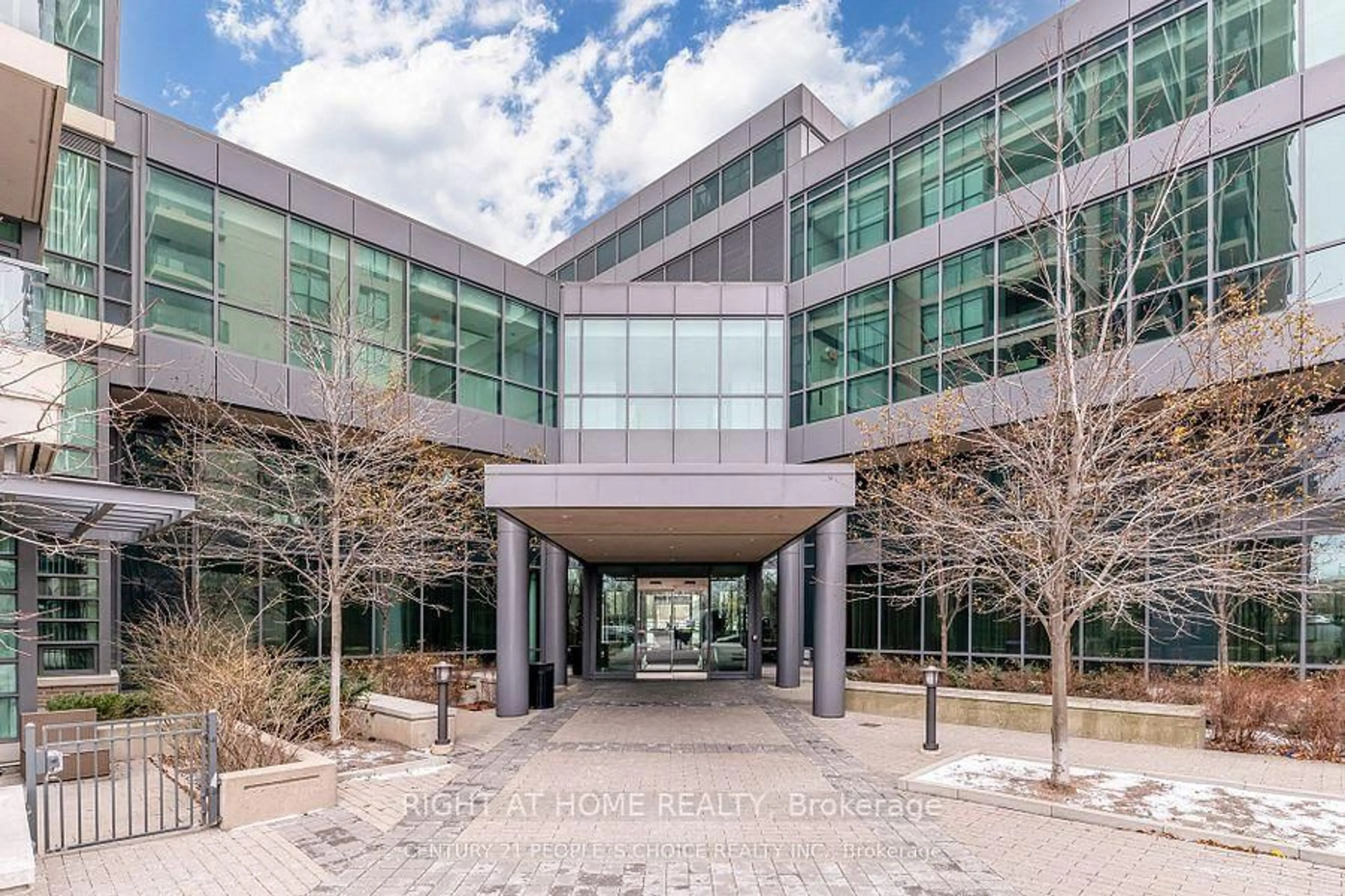 Indoor foyer for 215 Sherway Gardens Rd #101, Toronto Ontario M9C 0A4