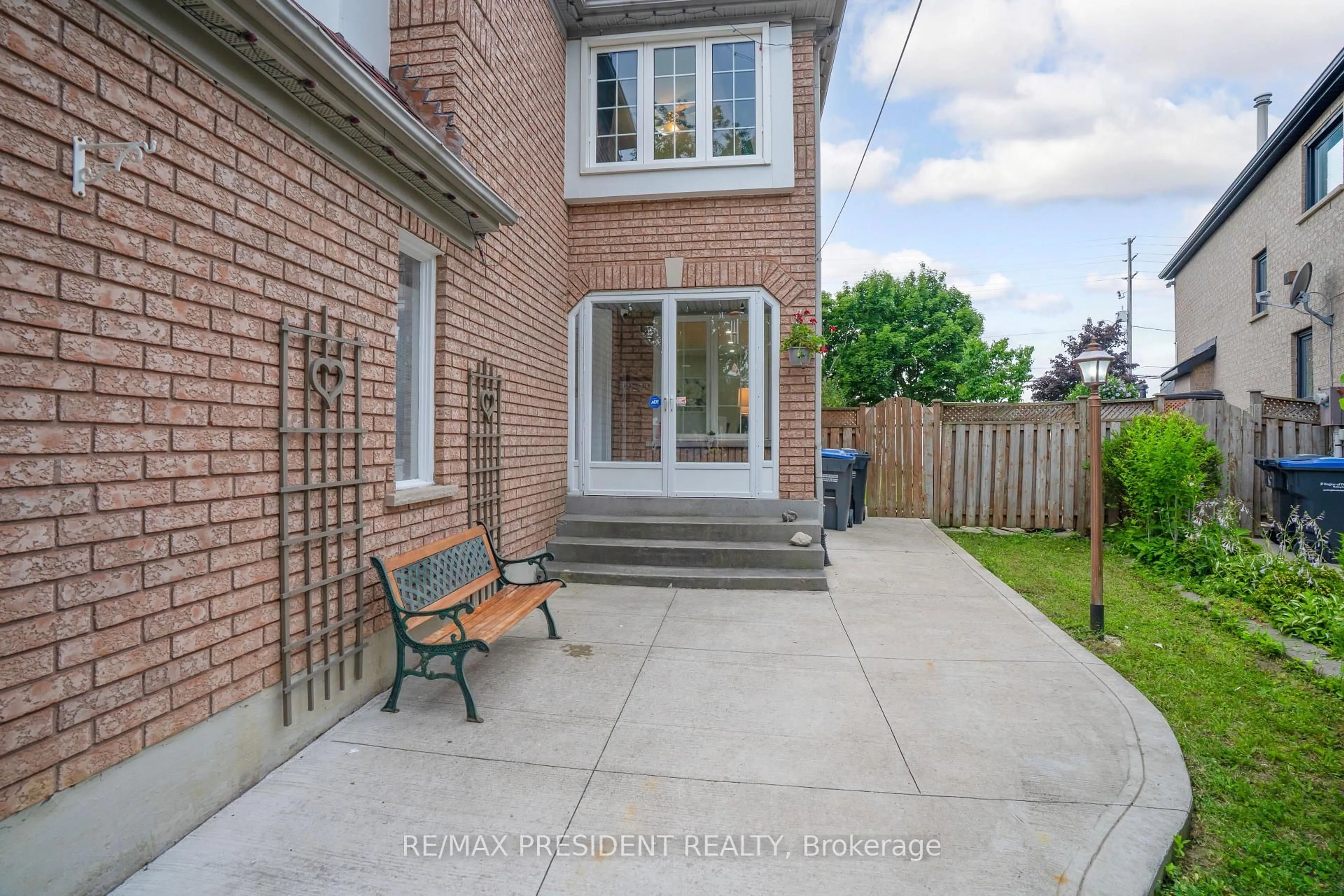 Patio, street for 41 Rangeland Rd, Brampton Ontario L6R 1L2