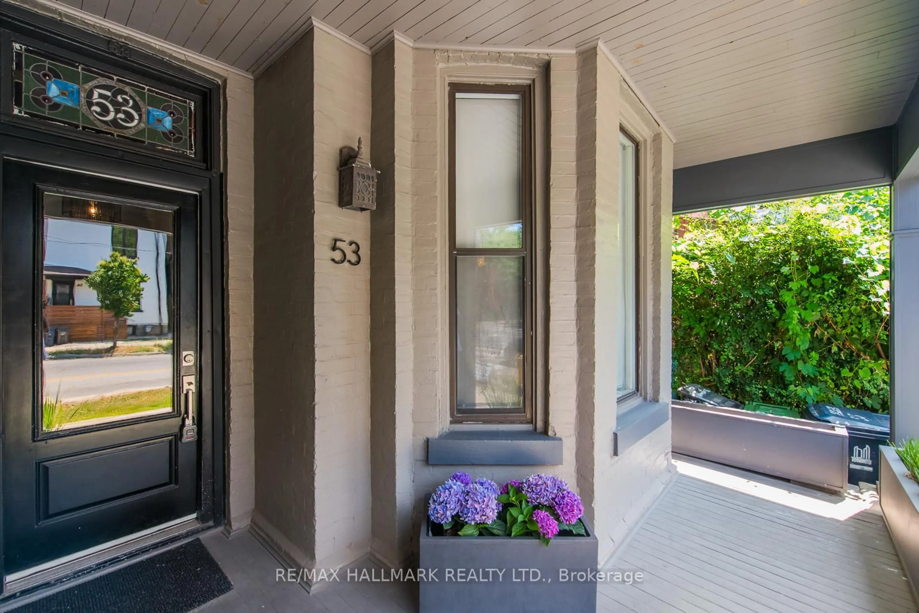 Indoor entryway for 53 Lansdowne Ave, Toronto Ontario M6K 2V7