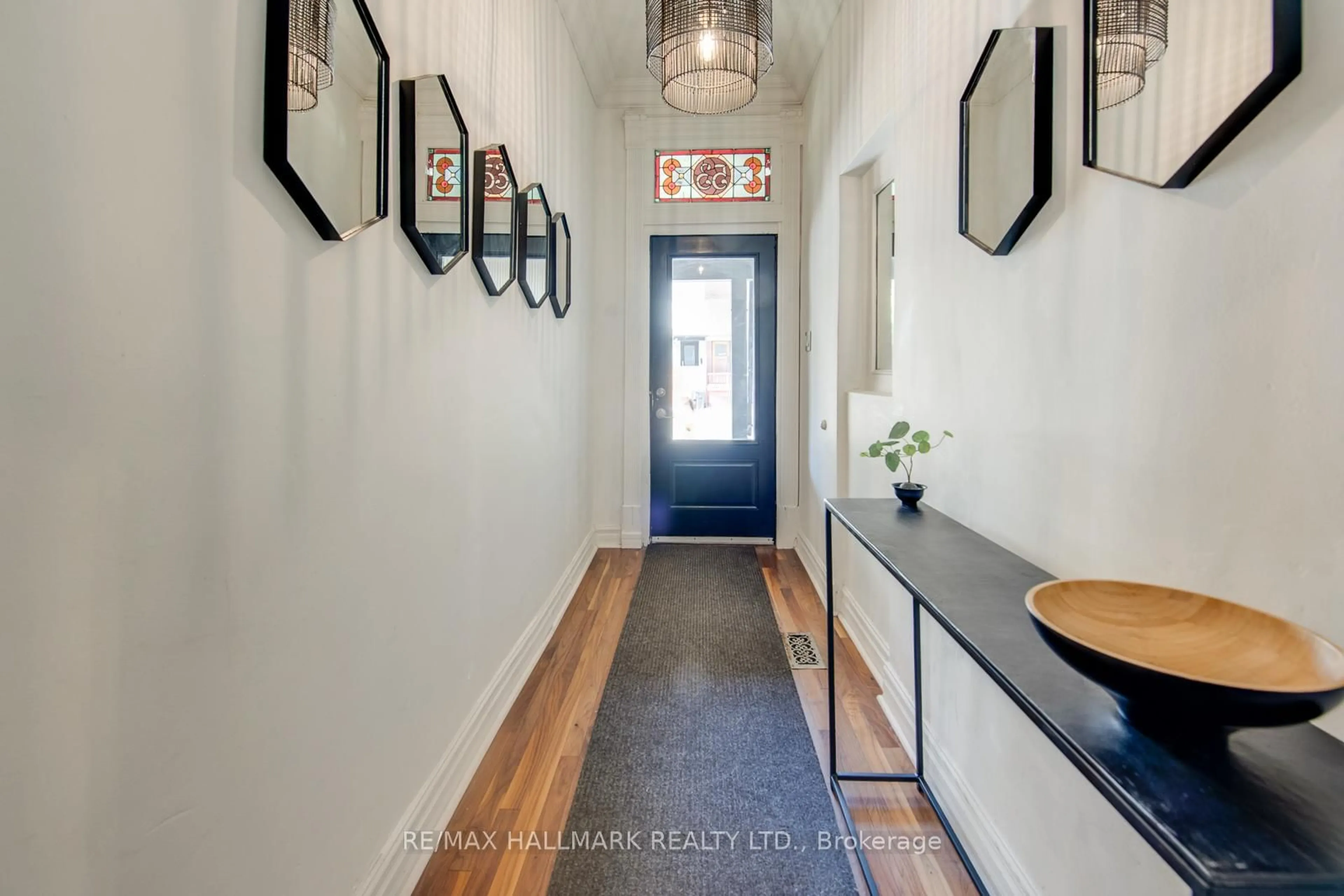 Indoor entryway for 53 Lansdowne Ave, Toronto Ontario M6K 2V7