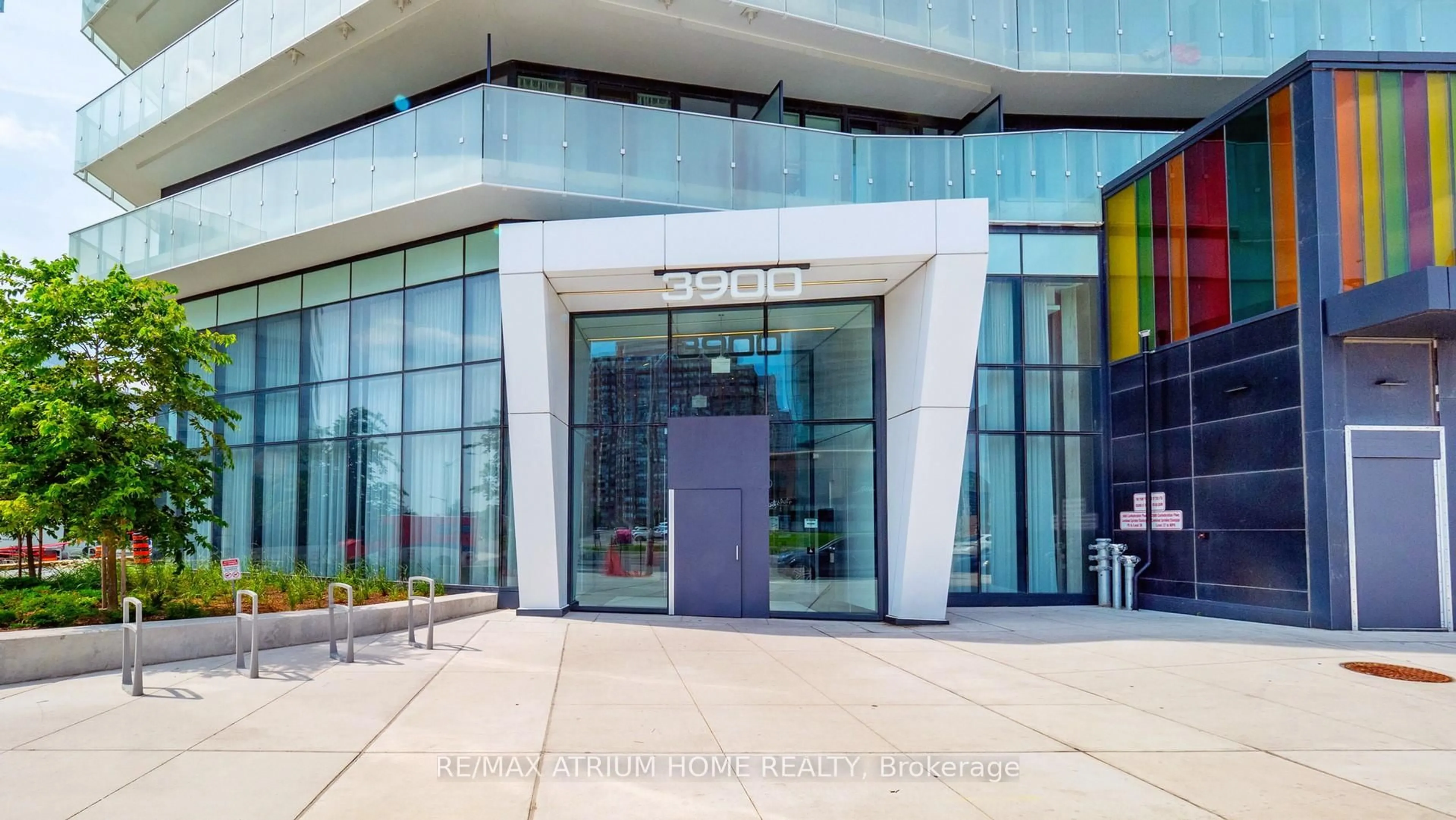 Indoor foyer for 3900 Confederation Pkwy #2503, Mississauga Ontario L5B 0M3