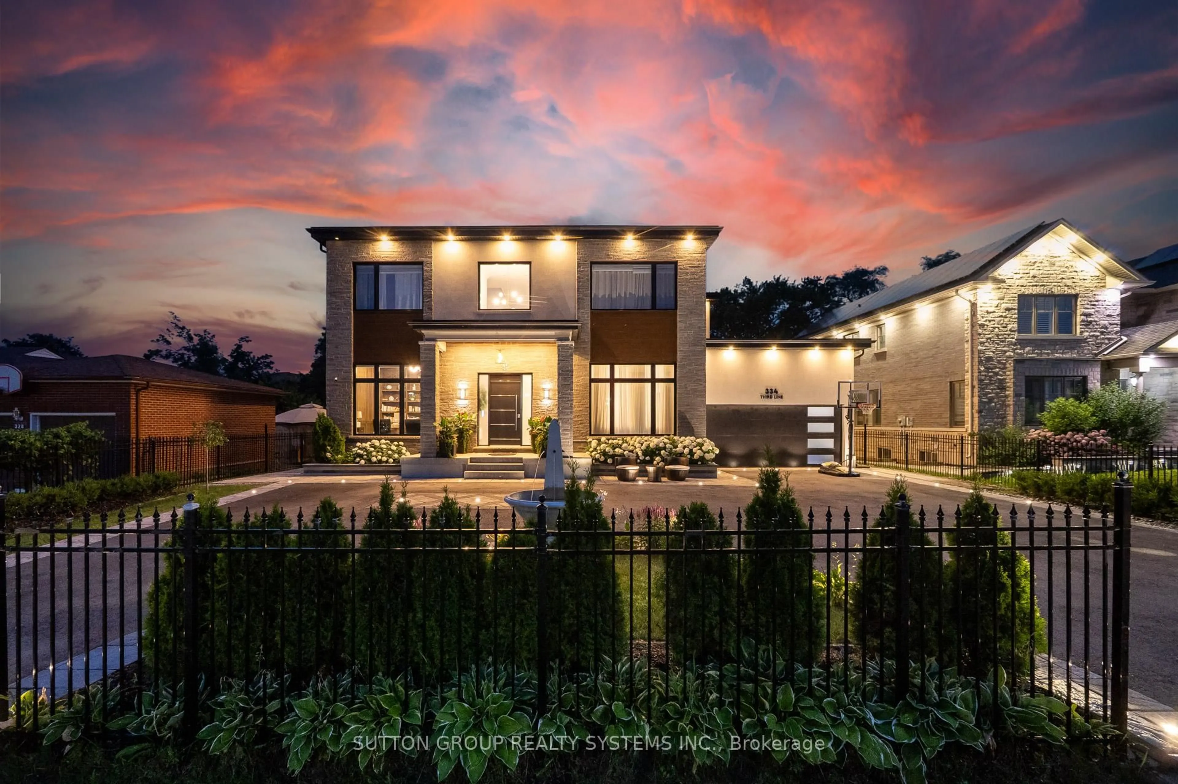 Home with brick exterior material, unknown for 334 Third Line, Oakville Ontario L6L 4A4