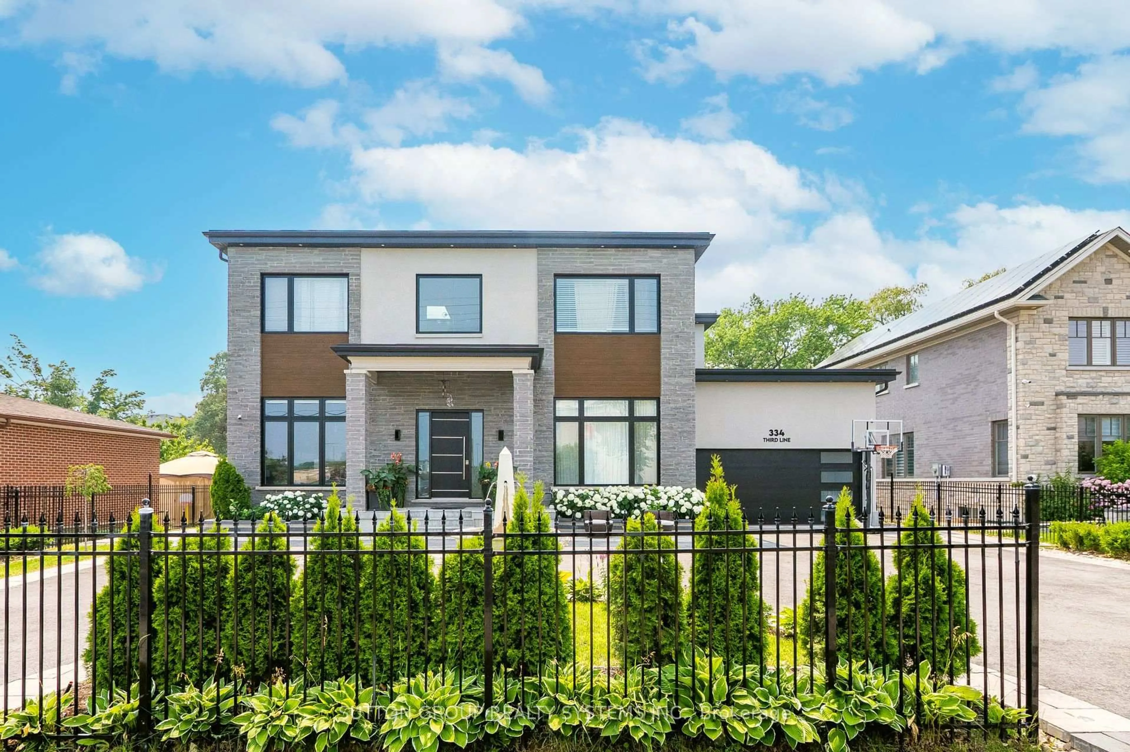 Home with brick exterior material, street for 334 Third Line, Oakville Ontario L6L 4A4