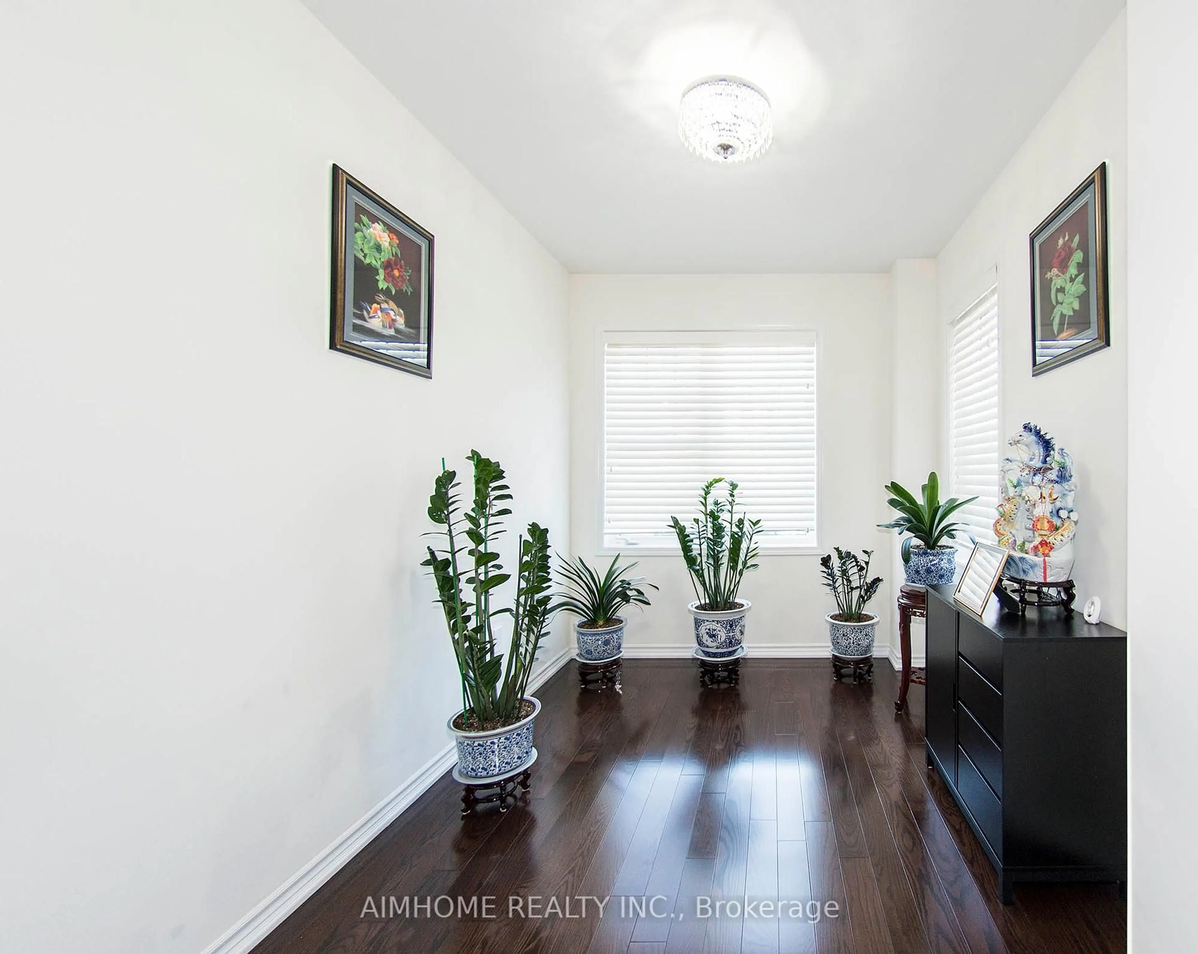Indoor entryway for 8 Callandar Rd, Brampton Ontario L7A 4V1