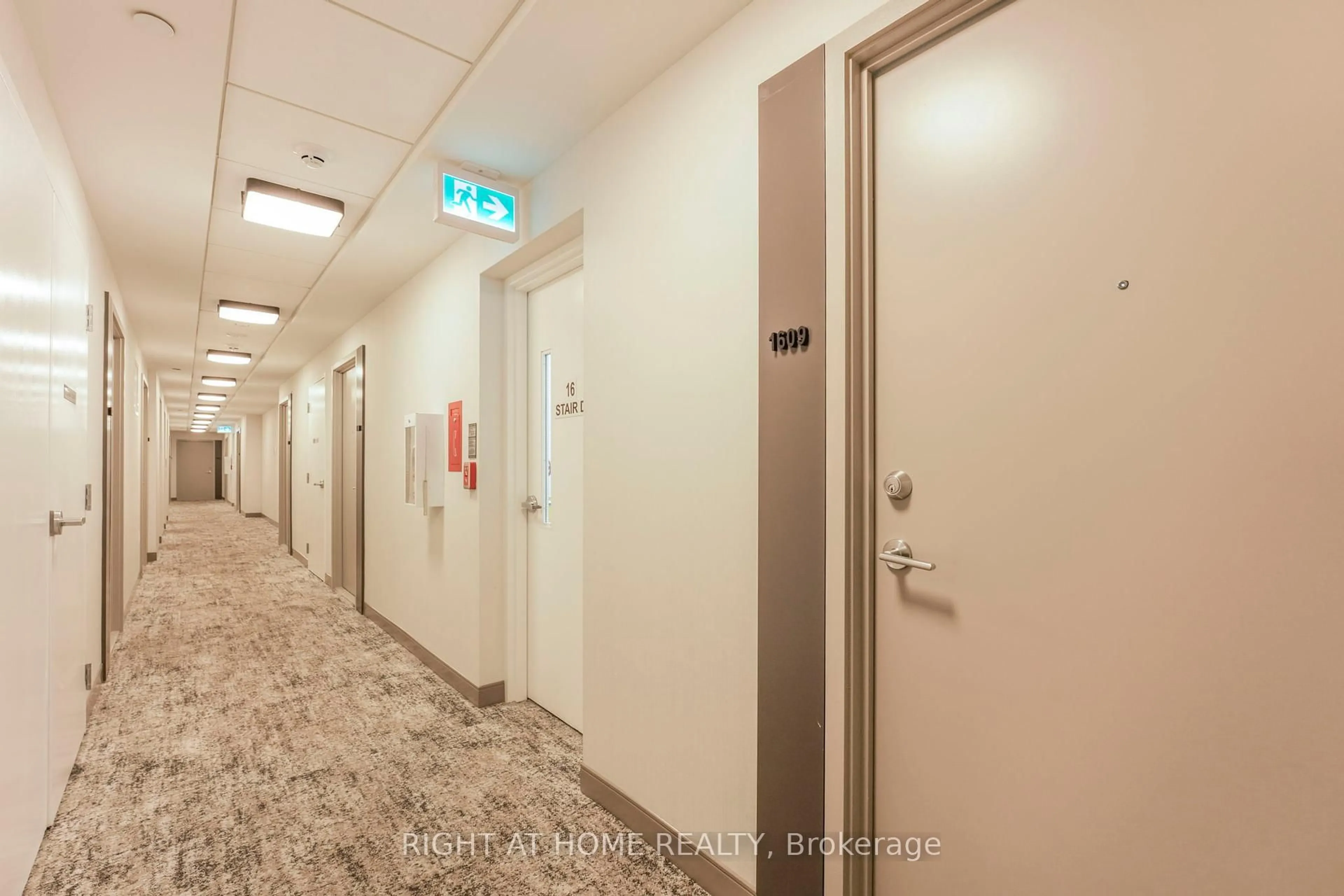 Indoor foyer for 260 Malta Ave #1609, Brampton Ontario L6Y 6L7