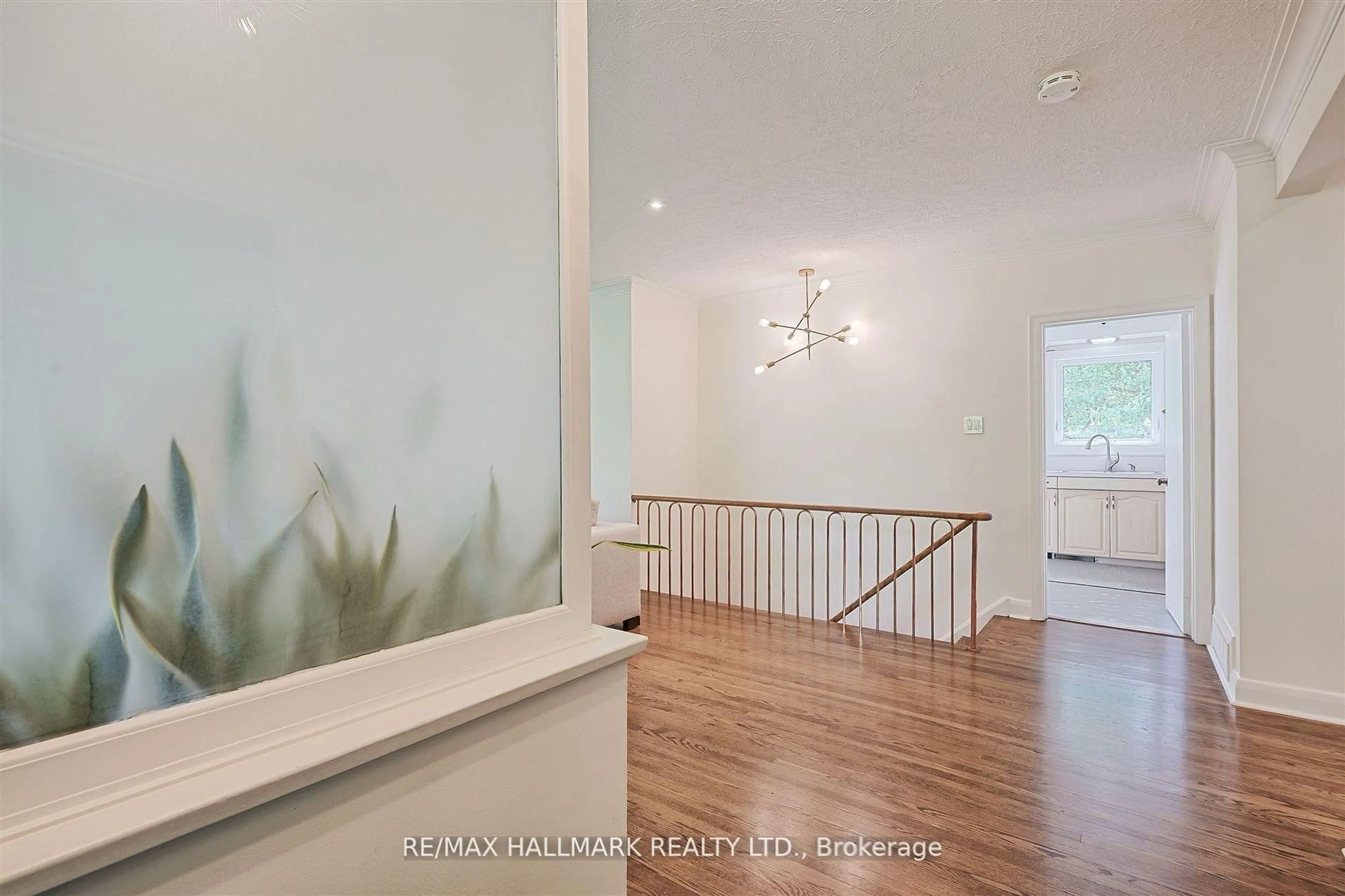Indoor entryway for 1616 Islington Ave, Toronto Ontario M9A 3M6