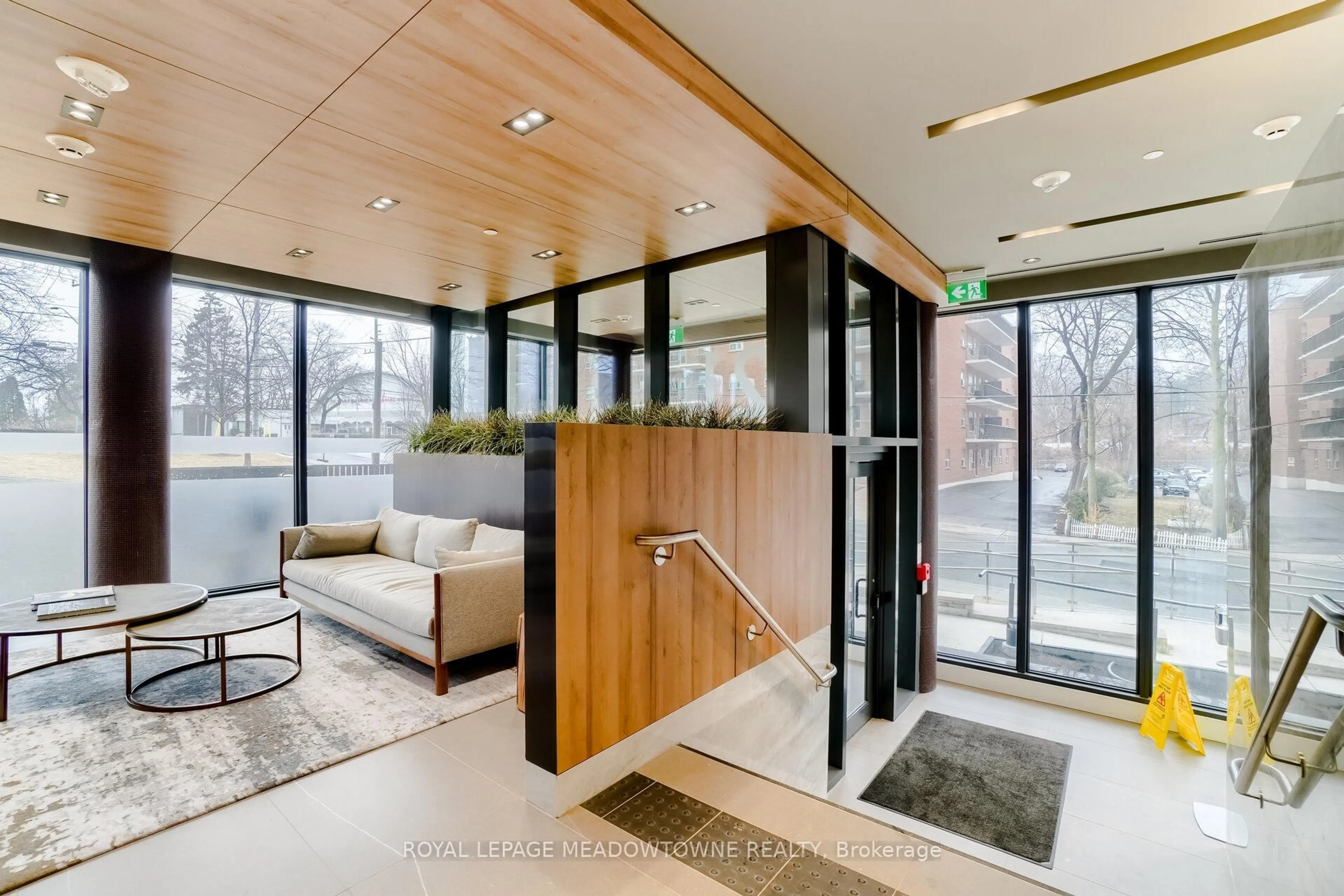 Indoor entryway for 21 Park St #307, Mississauga Ontario L5G 1L7