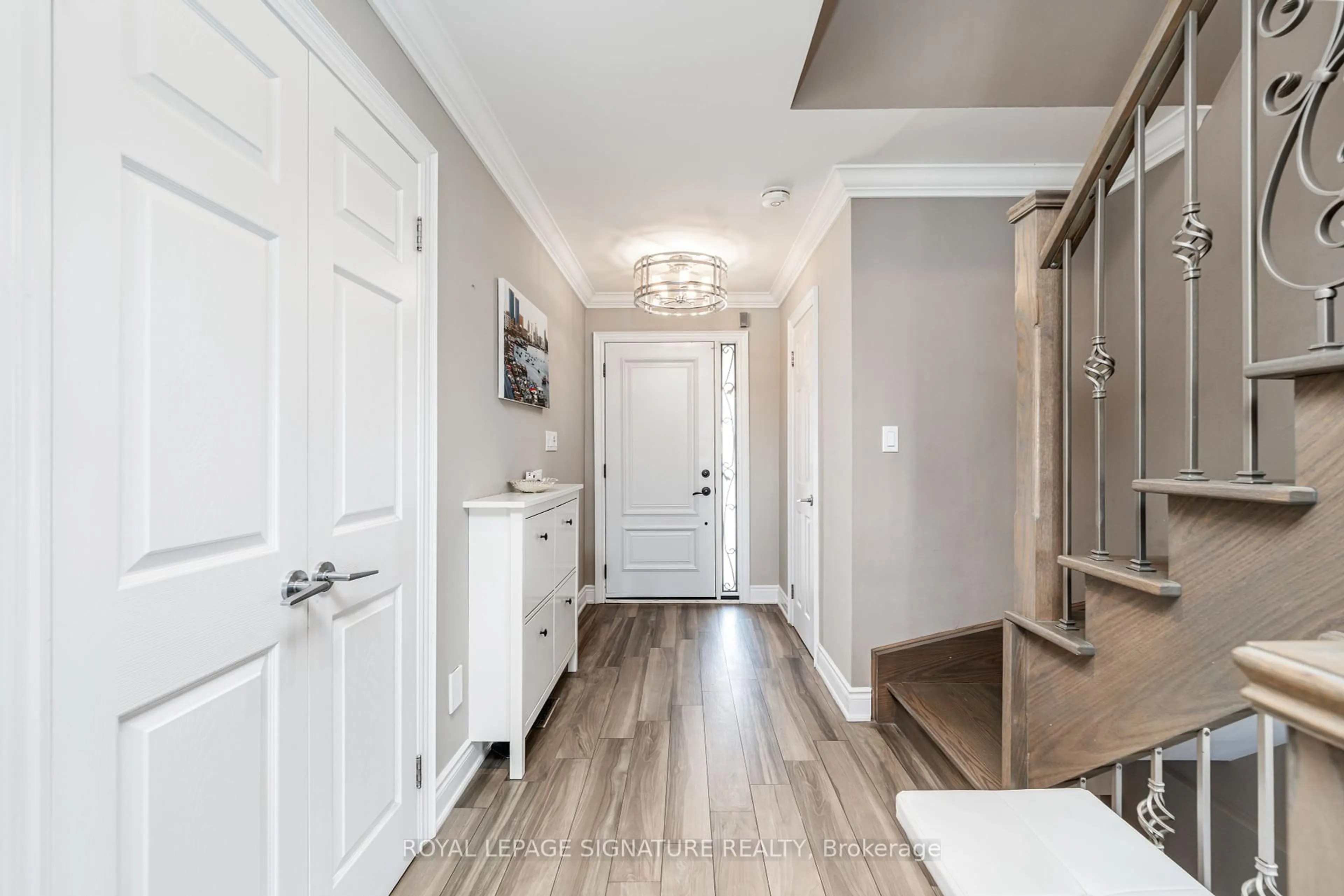 Indoor entryway for 4091 Dursley Cres, Mississauga Ontario L4Z 1J6