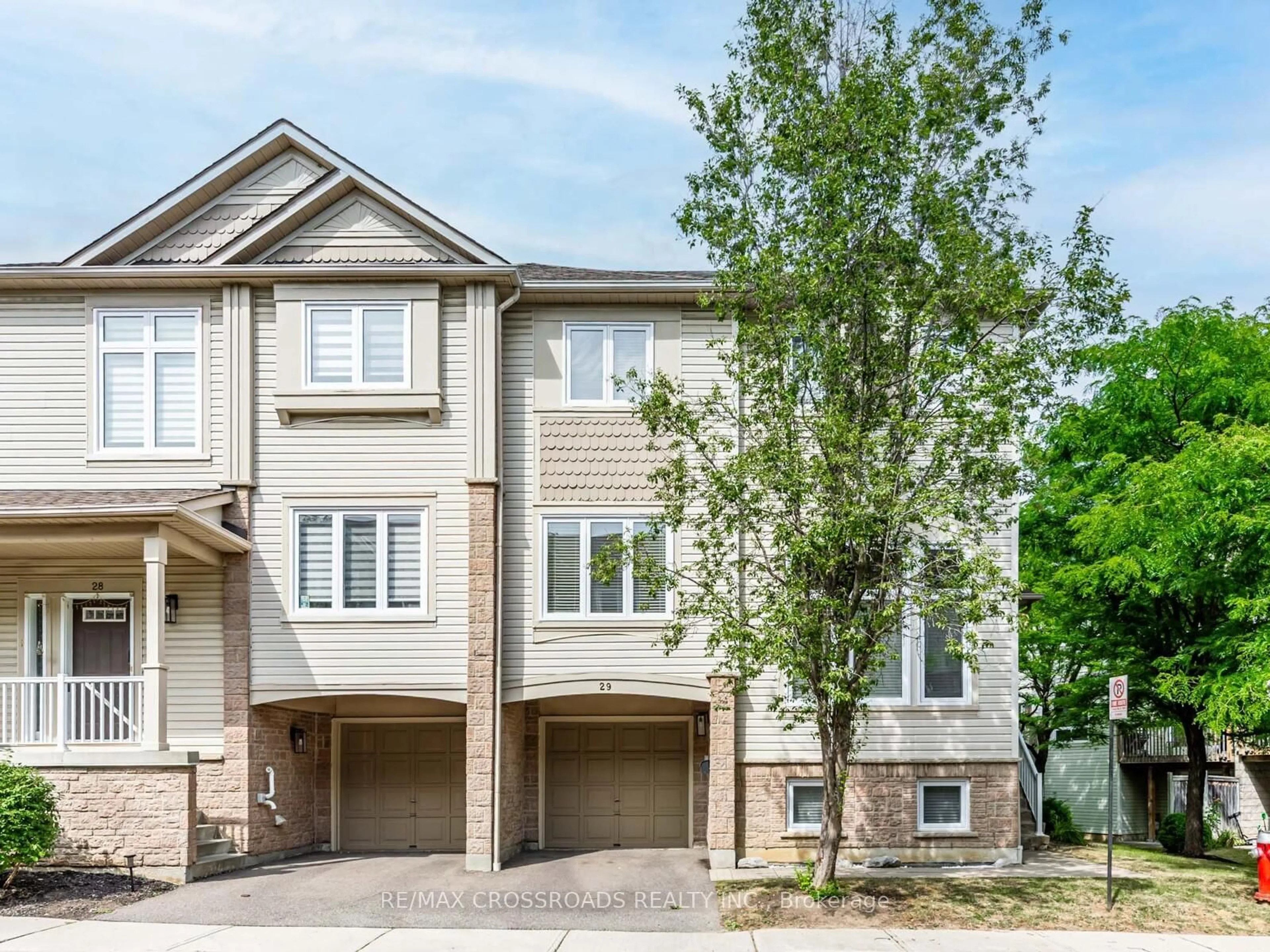 Home with vinyl exterior material, street for 7101 Branigan Gate #29, Mississauga Ontario L5N 7S2