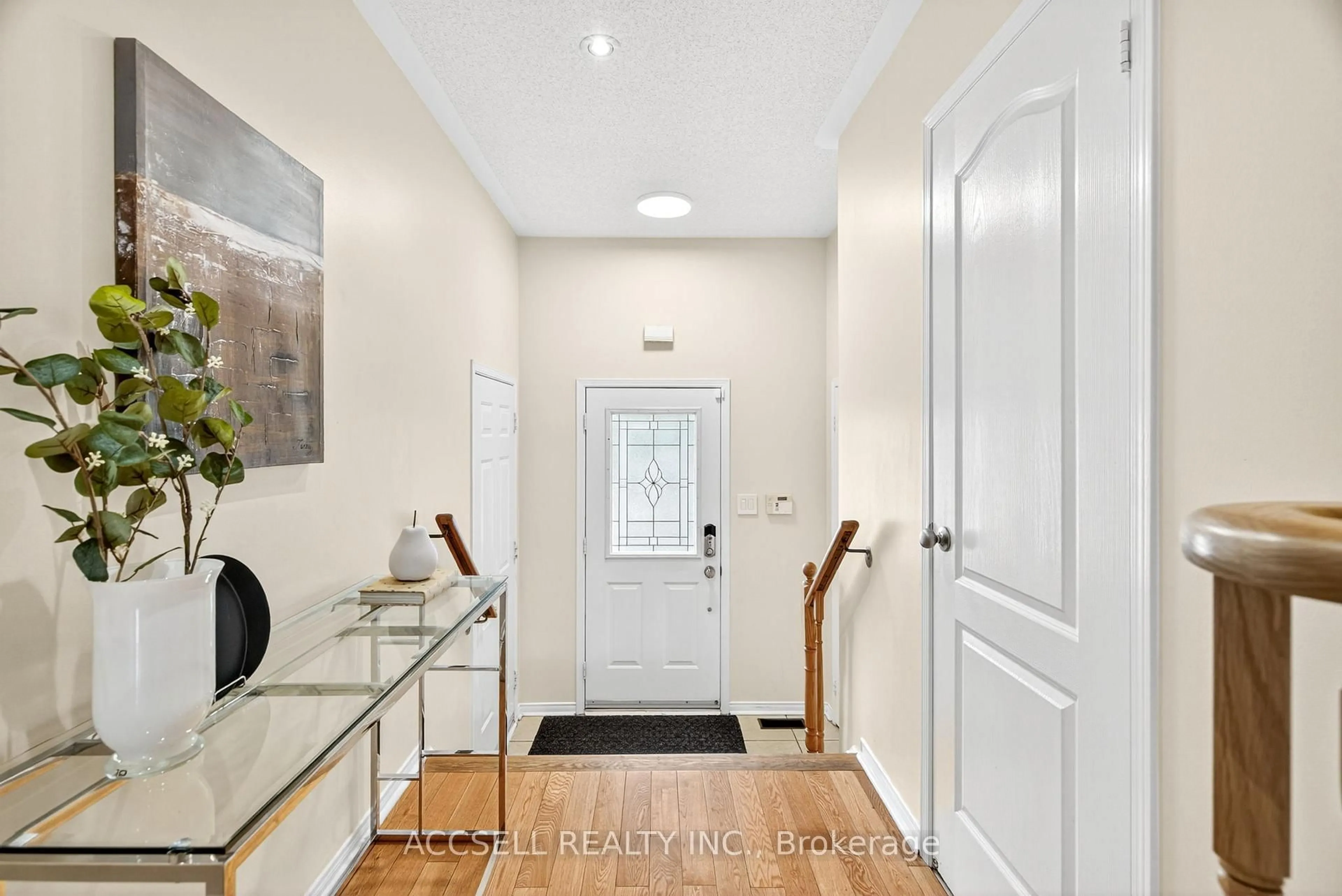 Indoor entryway for 3054 Wrigglesworth Cres, Mississauga Ontario L5M 6W6