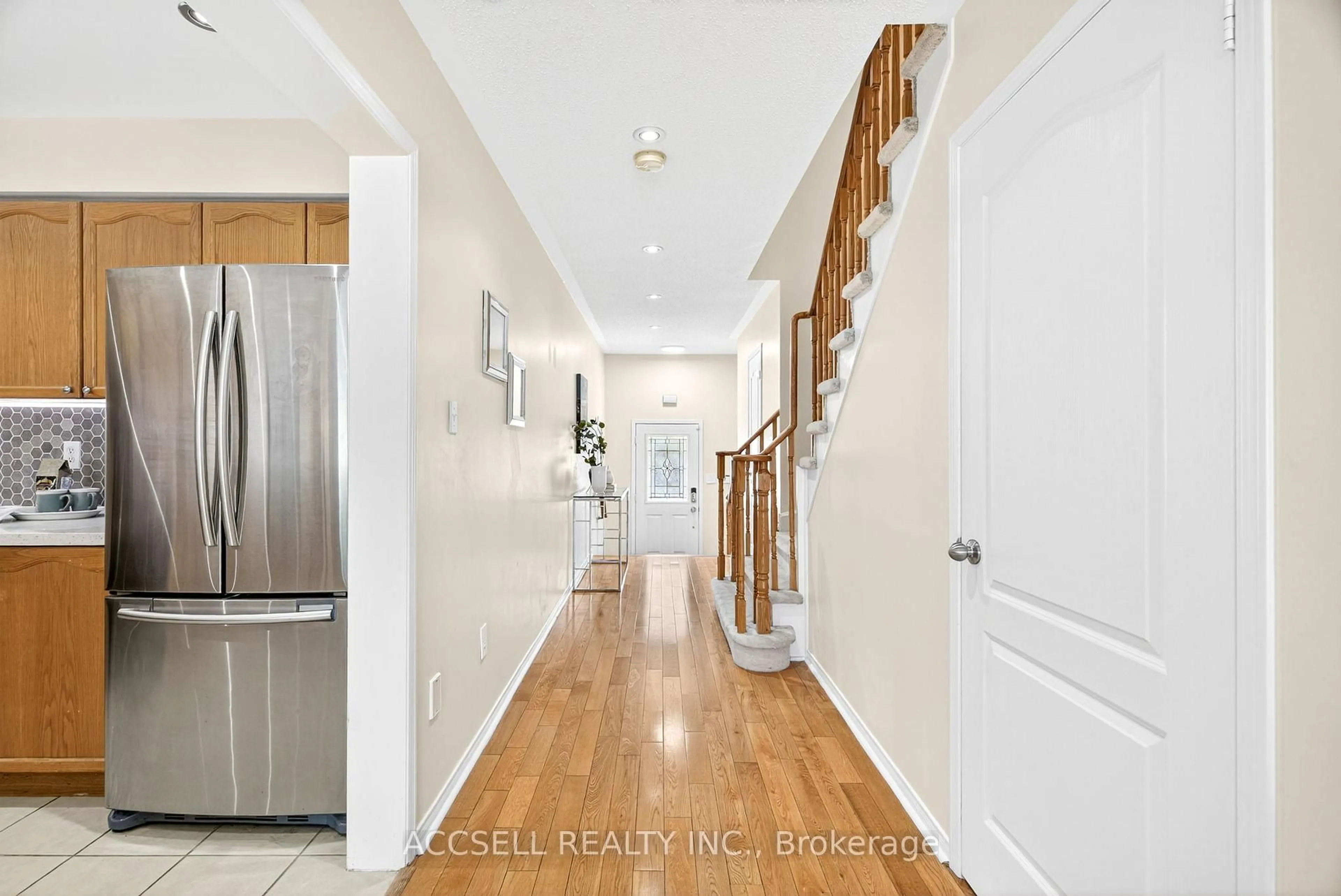 Indoor entryway for 3054 Wrigglesworth Cres, Mississauga Ontario L5M 6W6