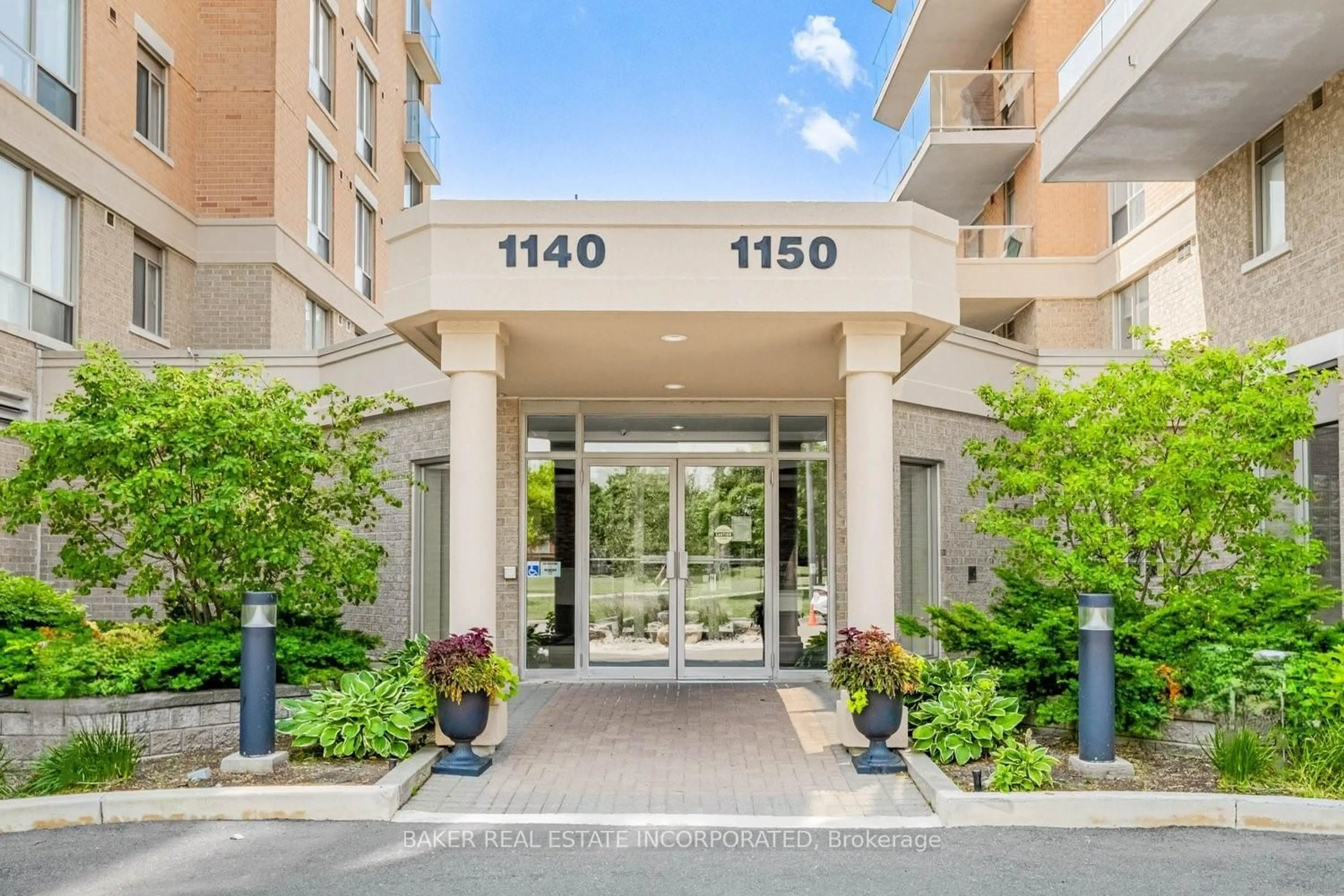 Indoor foyer for 1150 Parkwest Pl #311, Mississauga Ontario L5E 3K4