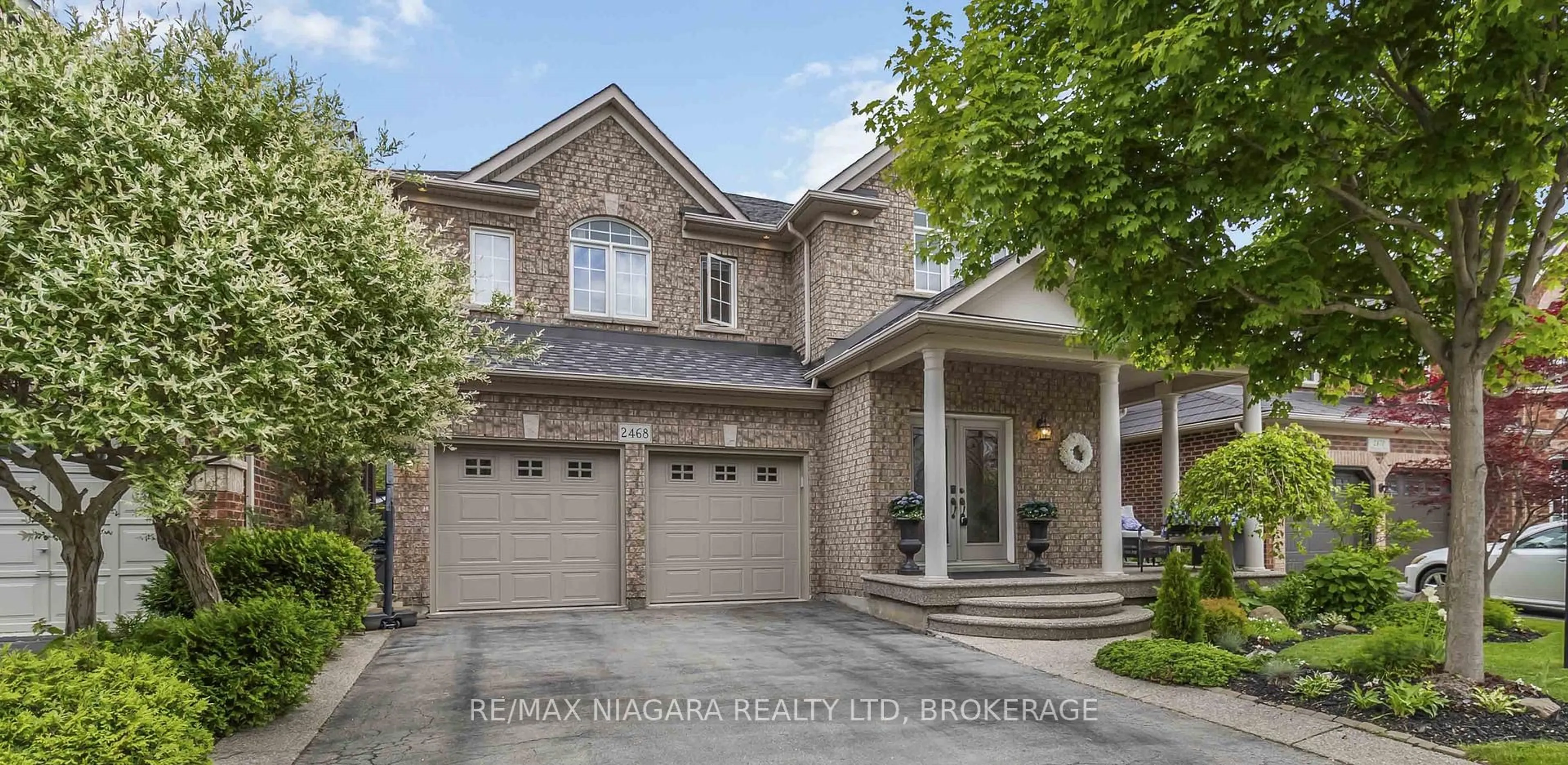Home with brick exterior material, street for 2468 Whitehorn Dr, Burlington Ontario L7L 7M7