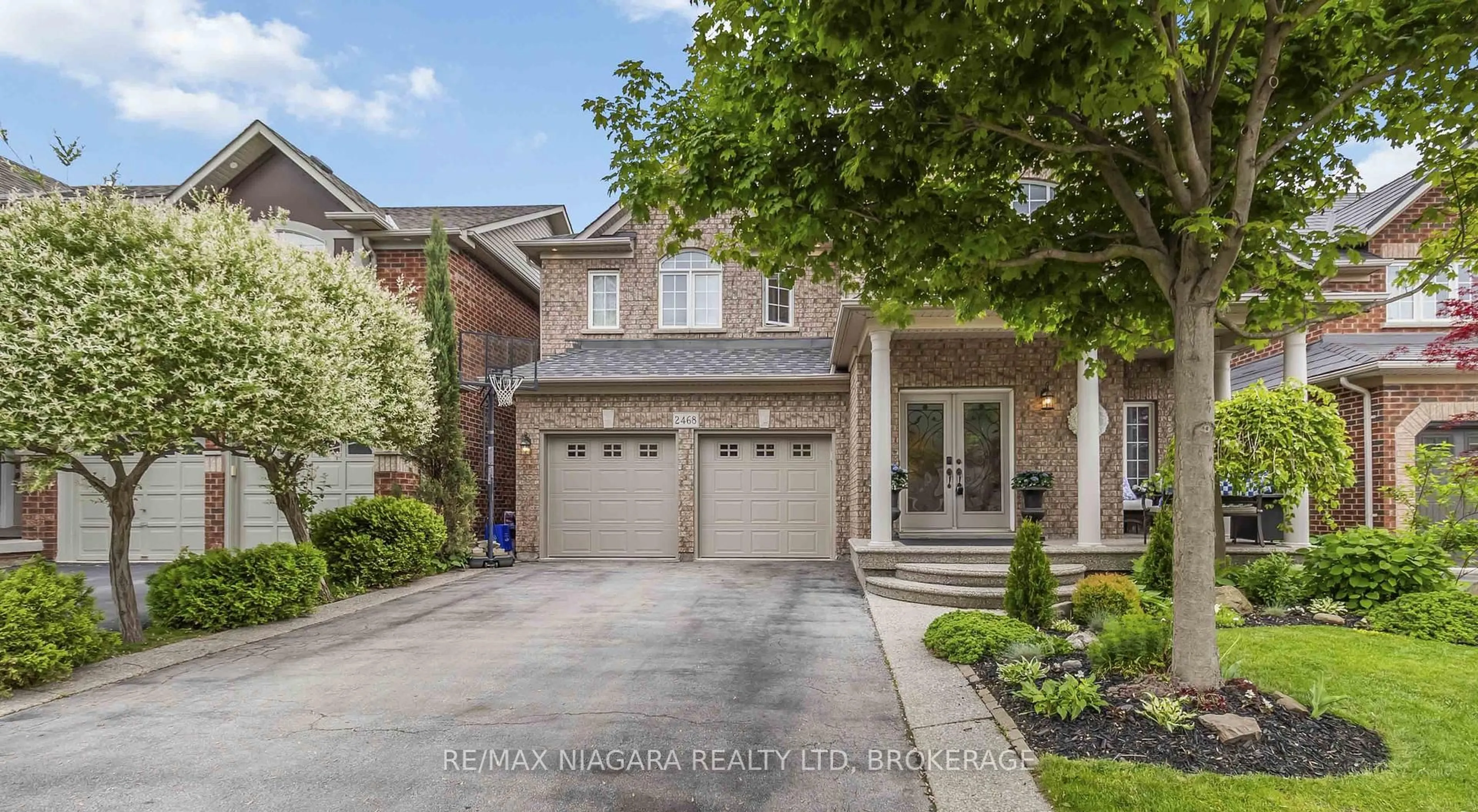 Home with brick exterior material, street for 2468 Whitehorn Dr, Burlington Ontario L7L 7M7