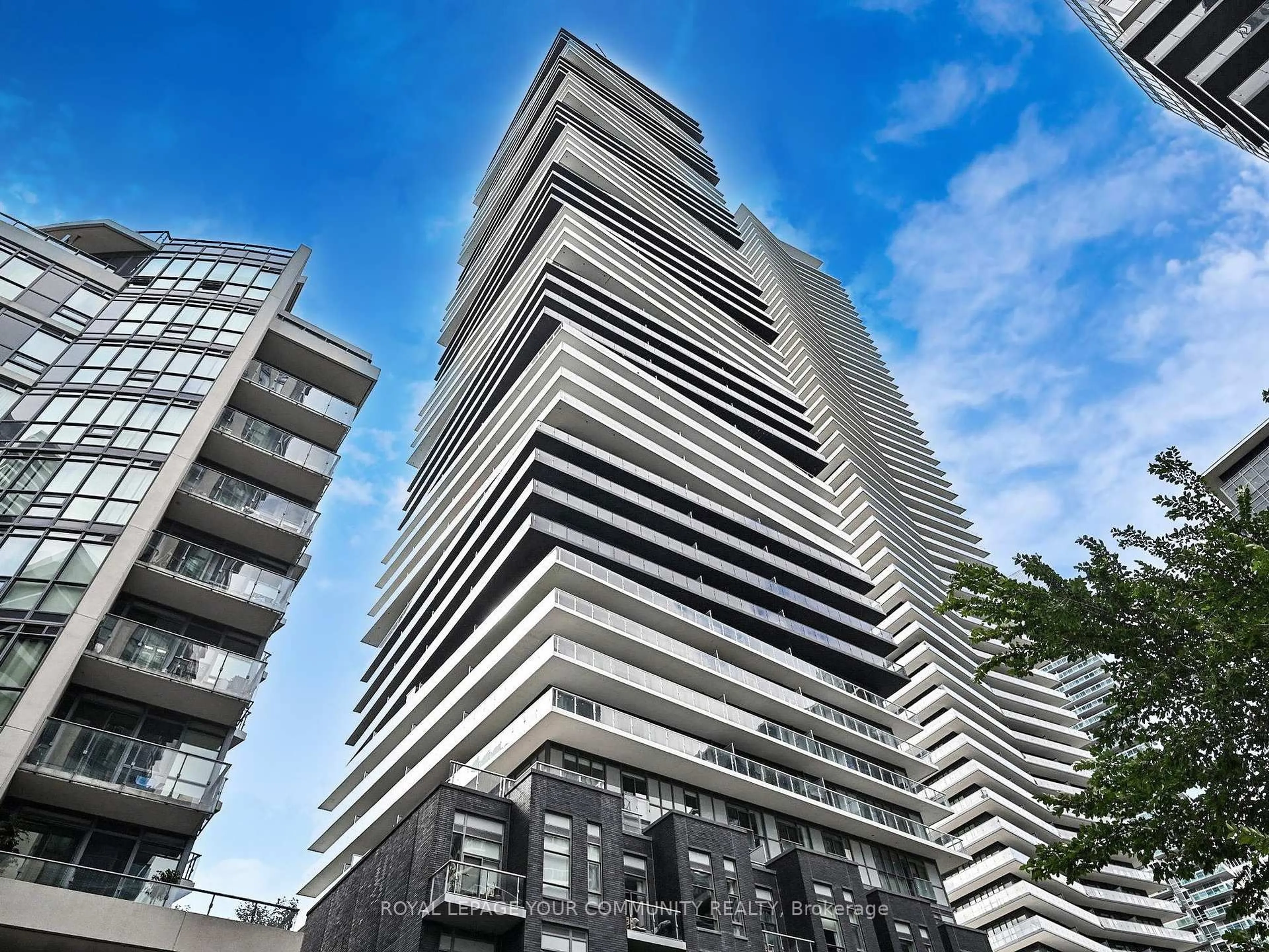 Indoor foyer for 56 Annie Craig Dr #3605, Toronto Ontario M8V 0C8