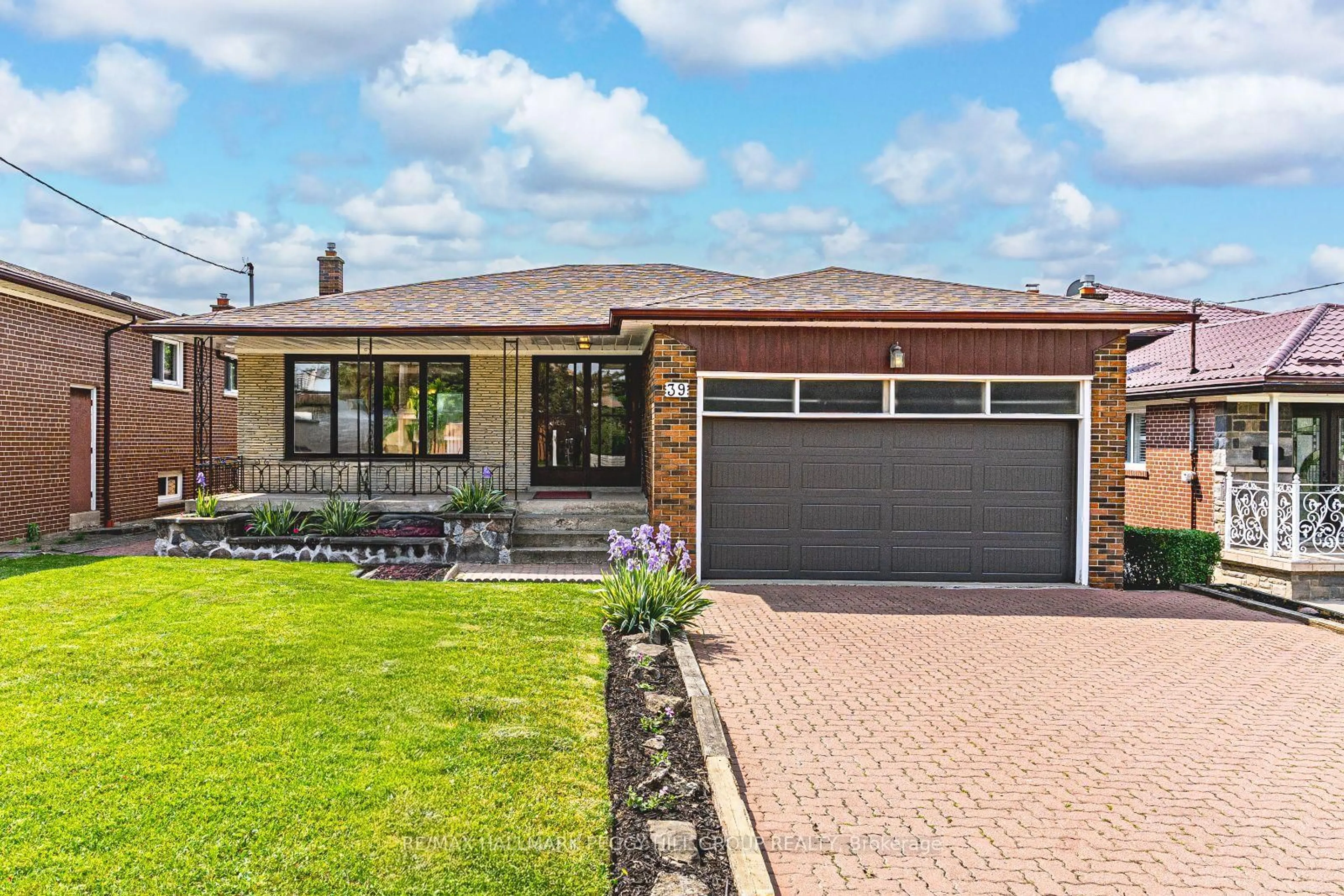 Home with brick exterior material, street for 39 Frith Rd, Toronto Ontario M3N 1E9