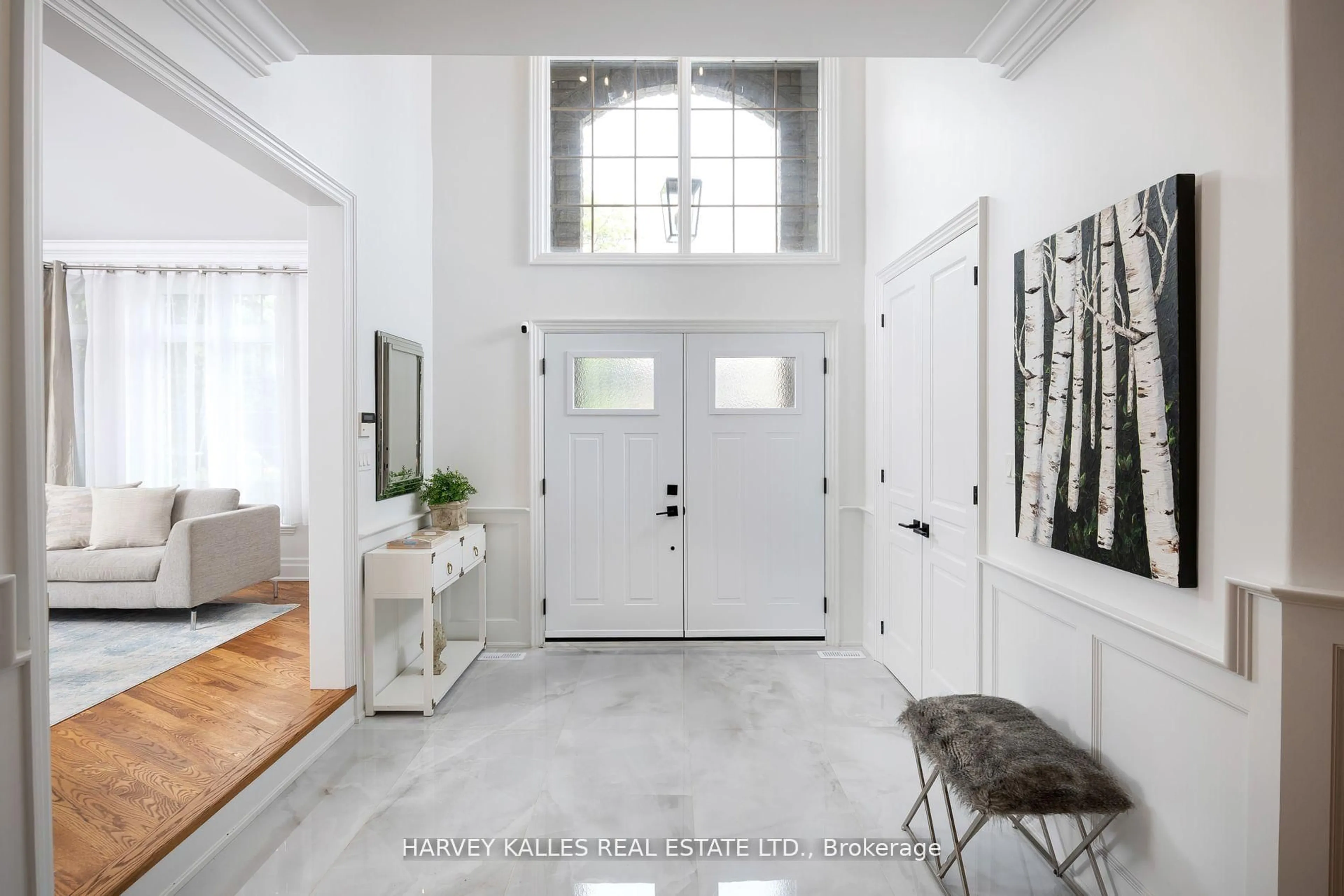 Indoor entryway for 30 Nottingham Dr, Toronto Ontario M9A 2W5