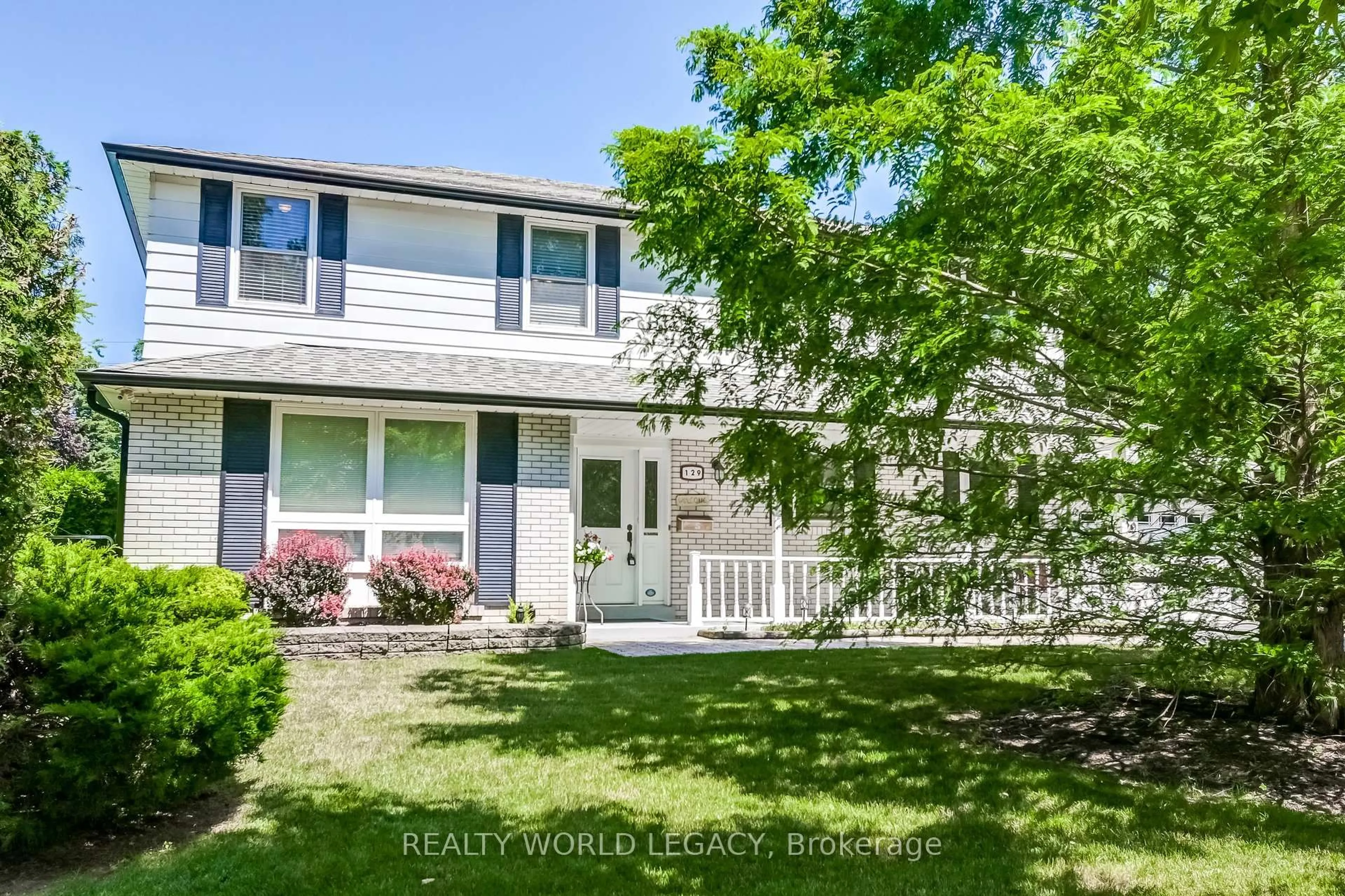 Home with vinyl exterior material, street for 129 Shanley Terr, Oakville Ontario L6K 2H7