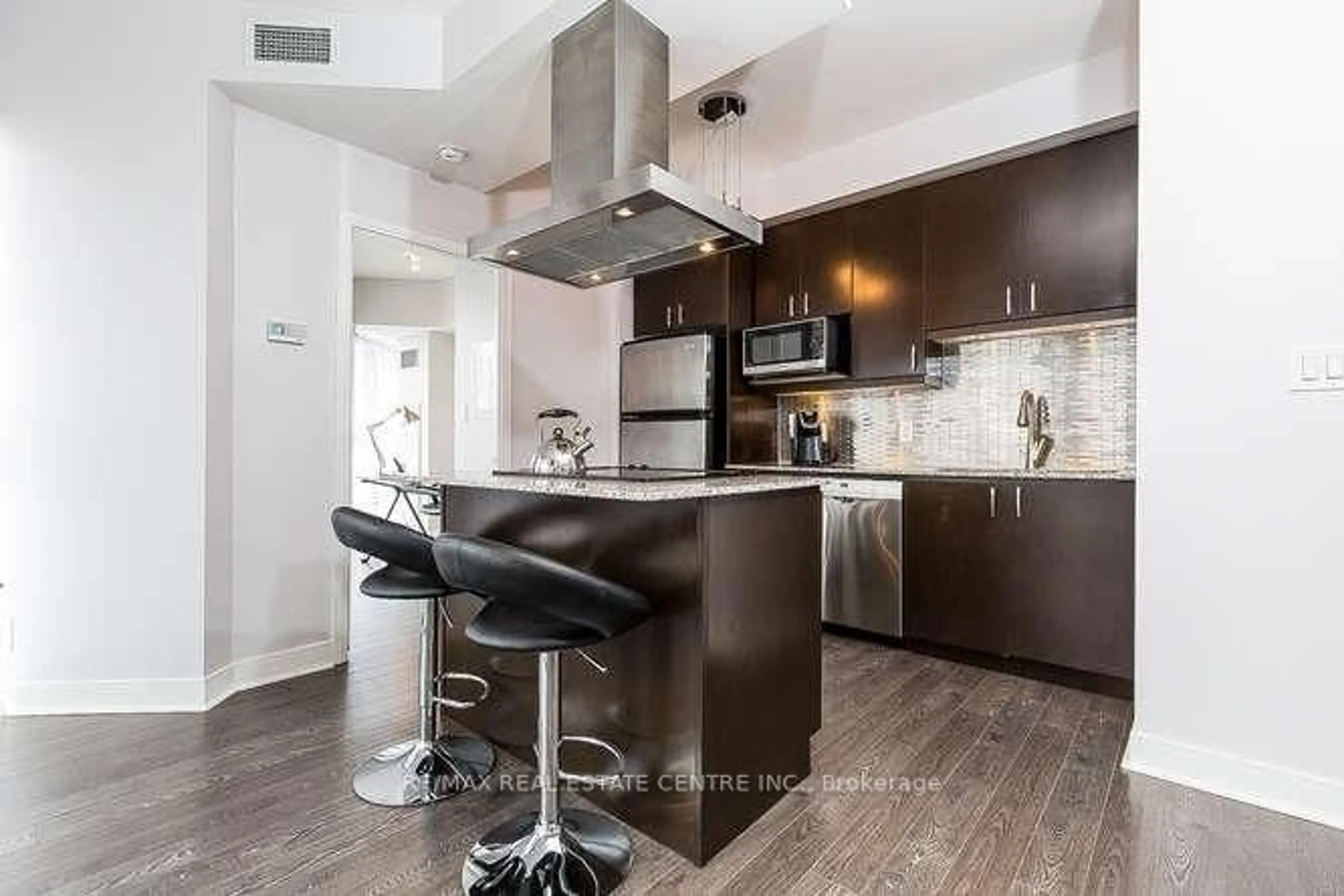 Contemporary kitchen, ceramic/tile floor for 50 Absolute Ave #4006, Mississauga Ontario L4Z 0A8