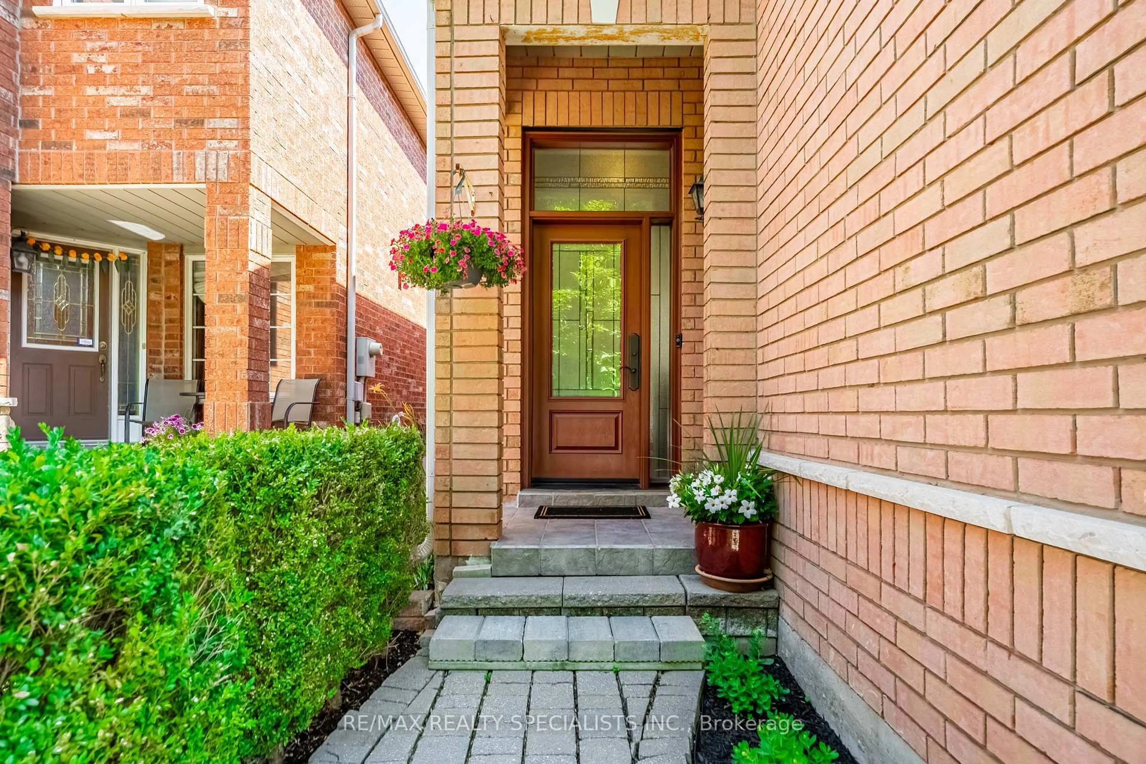 Unknown for 6435 Hampden Woods Rd, Mississauga Ontario L5N 7V3